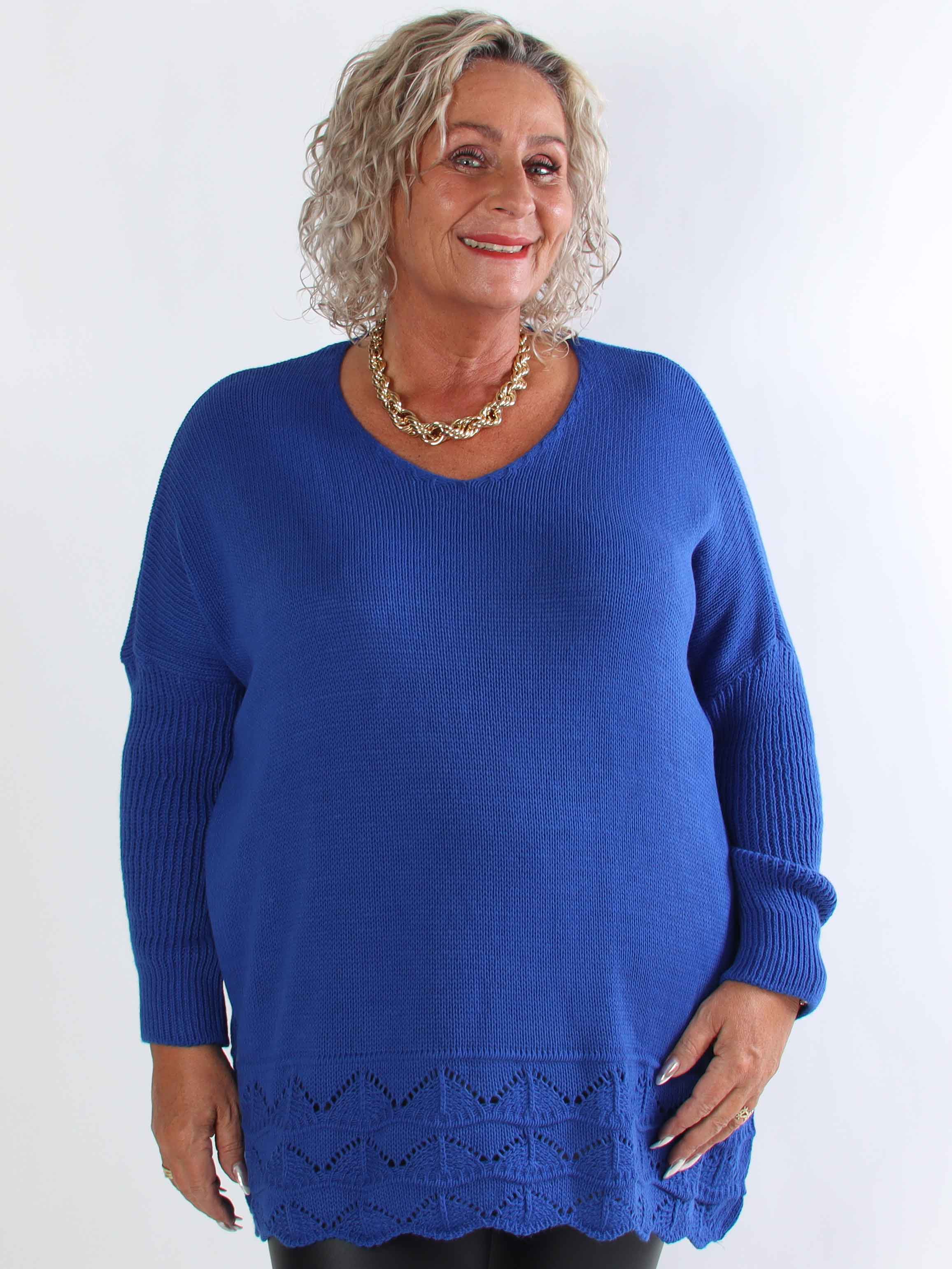 Rebeca - Enfärgad stickad plus size blus med mönster nedtill