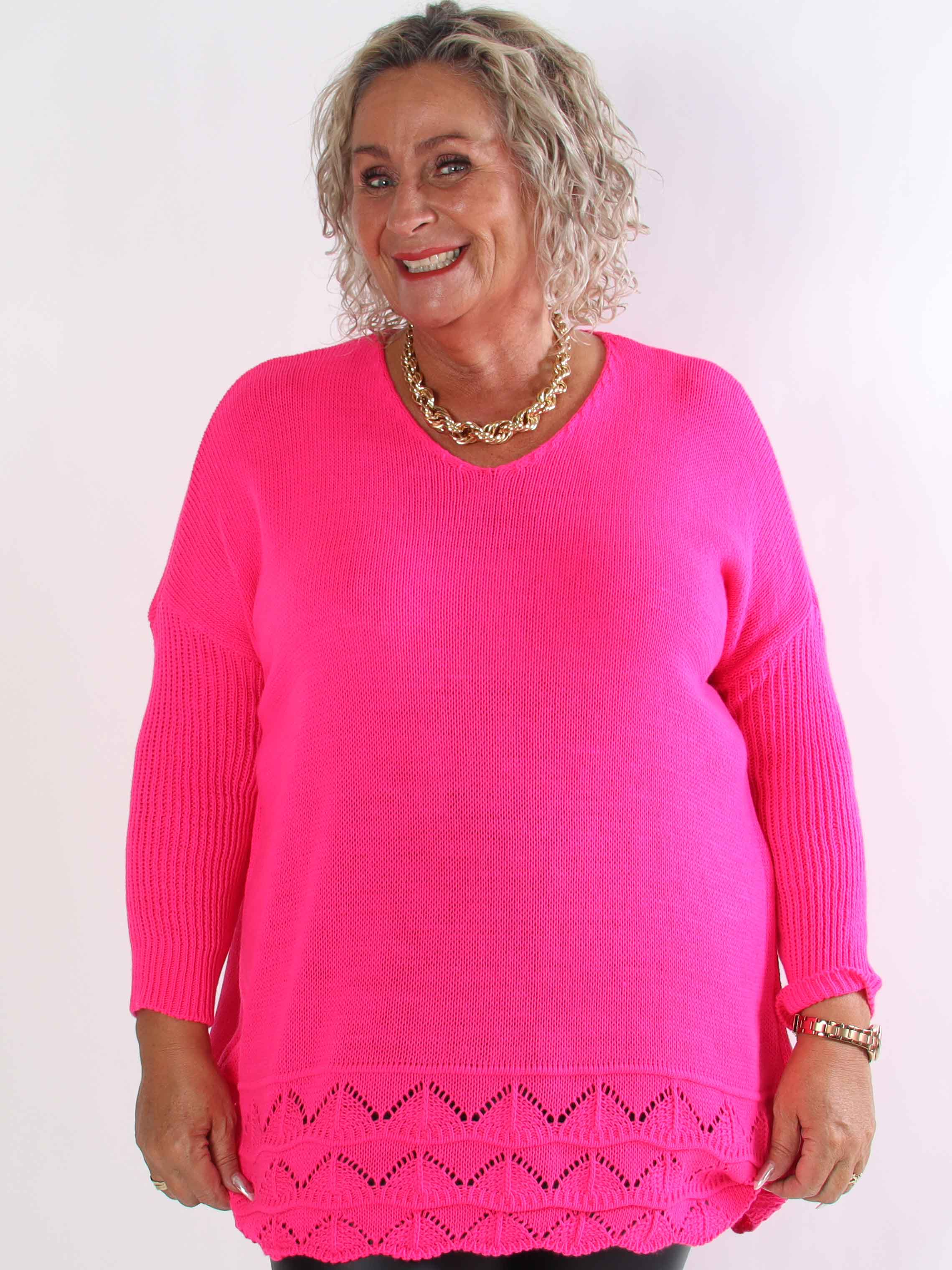 Rebeca - Enfärgad stickad plus size blus med mönster nedtill