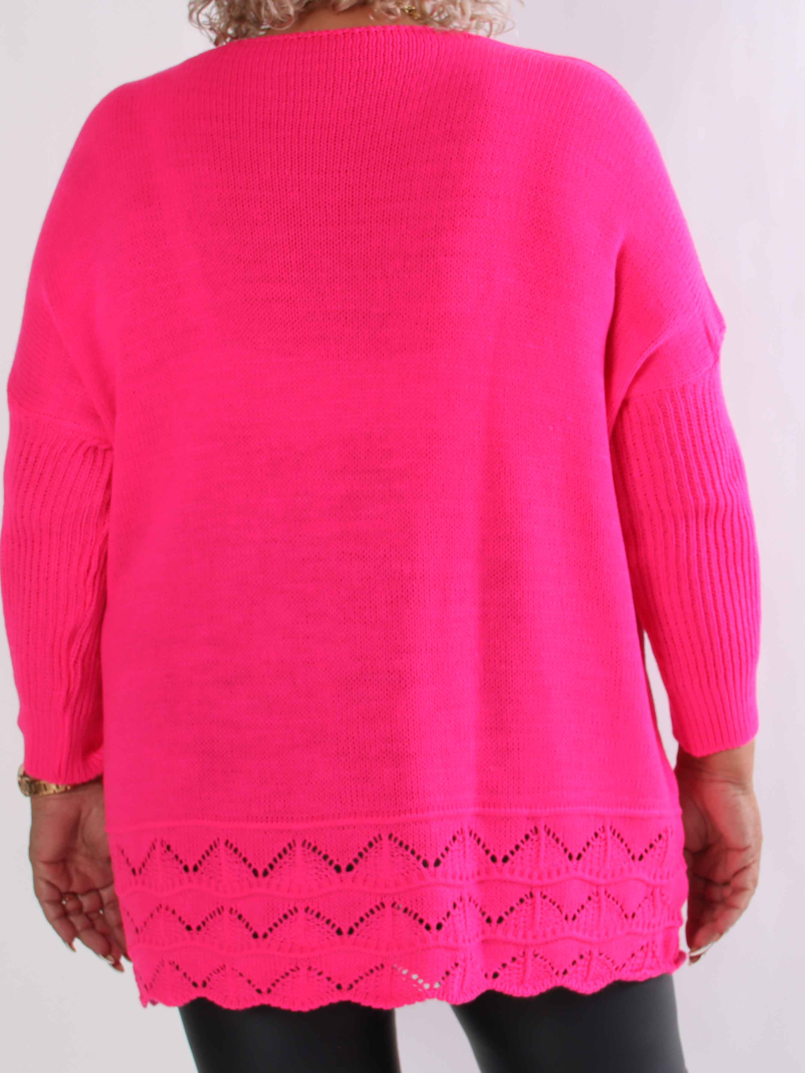 Rebeca - Enfärgad stickad plus size blus med mönster nedtill