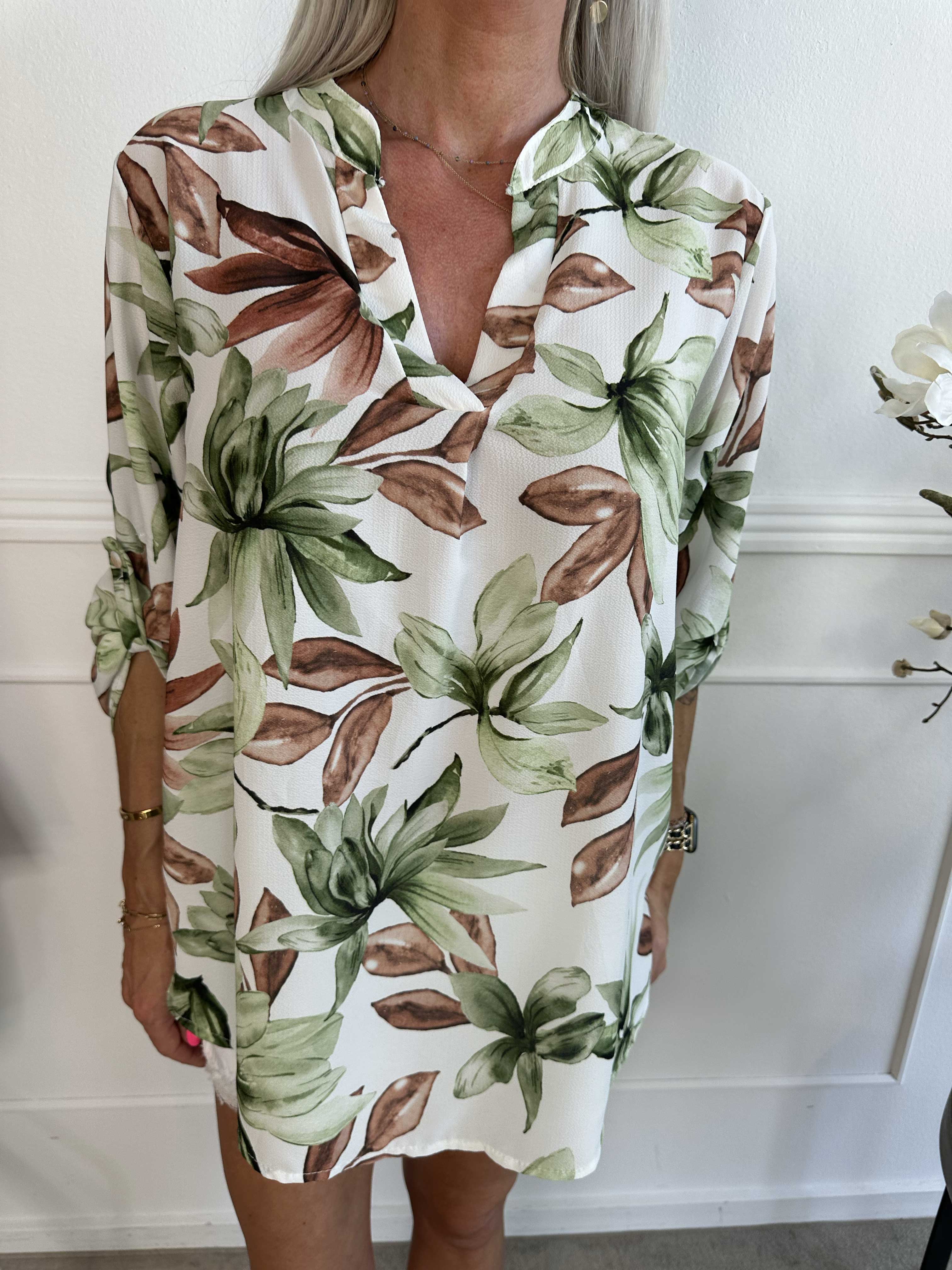 Vanesa Flower - Lätt och luftig tunika med blommönster