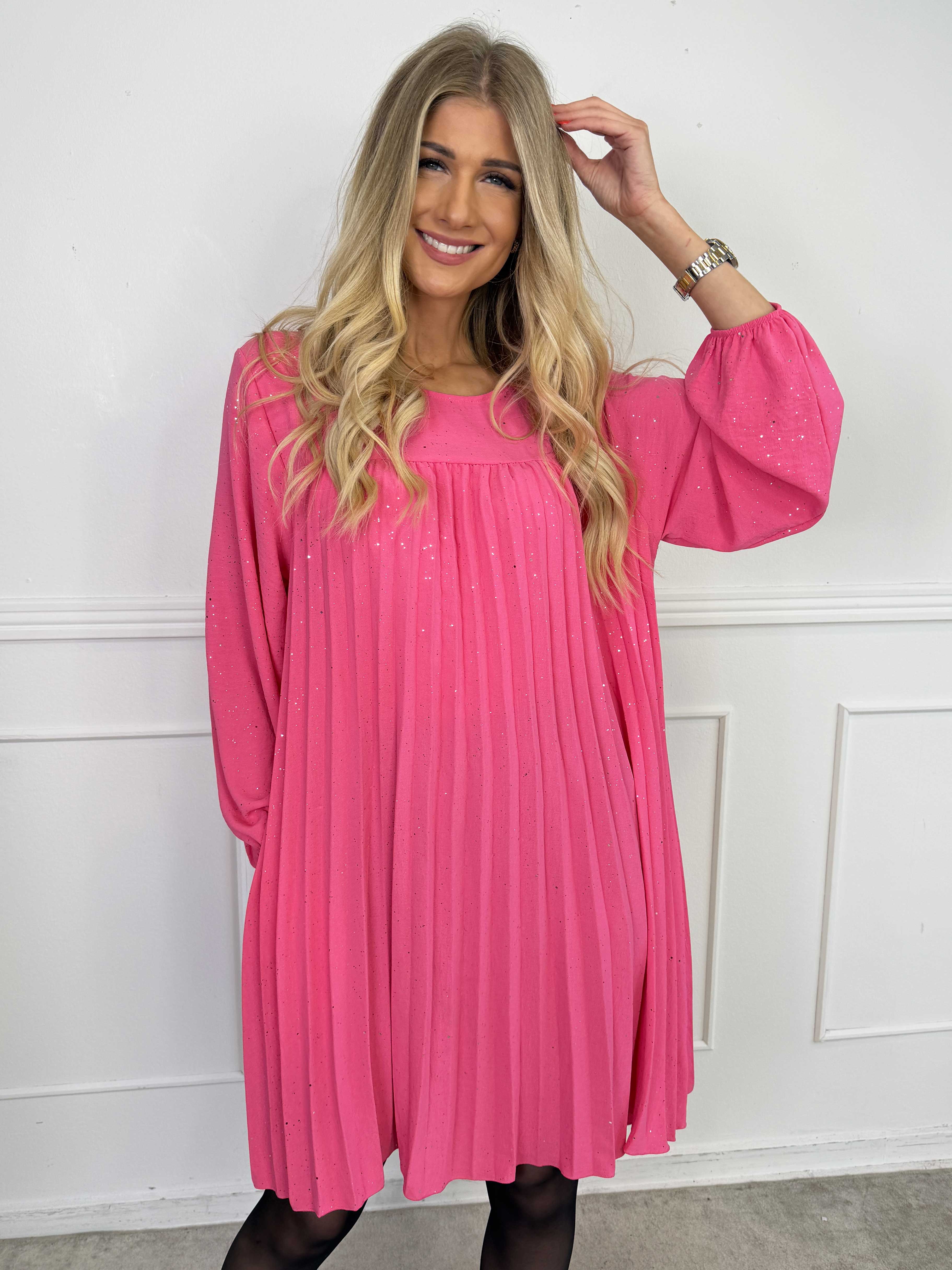 Nancy Glitter Short L/S - Plisserad klänning med fickor och glitter