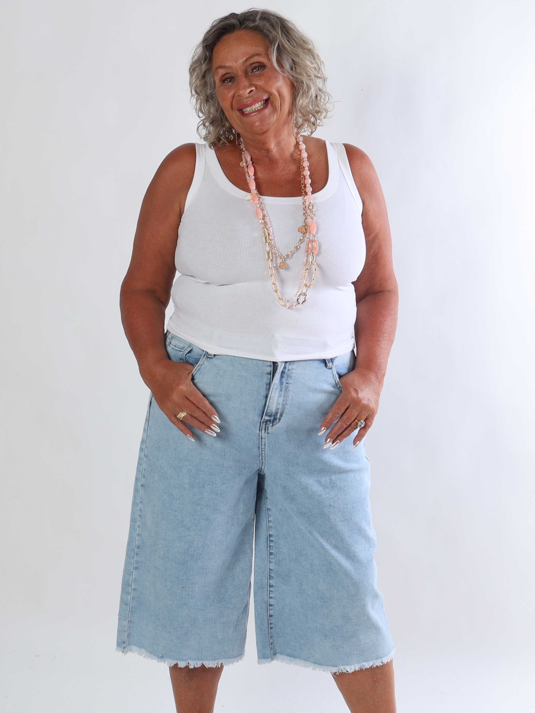 Kabrina - Knælange denimshorts med brede bukseben