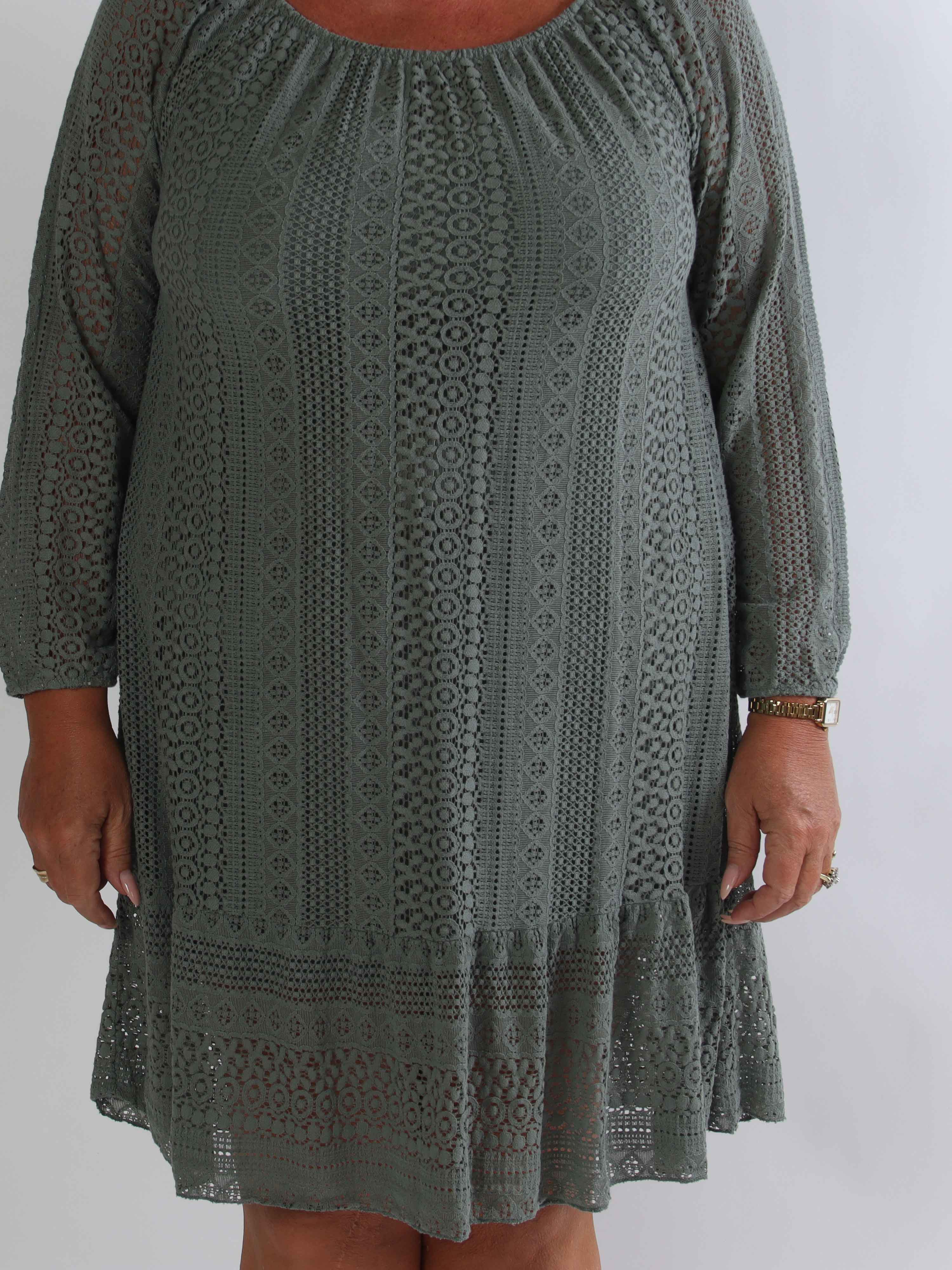 Galateia Long Sleeve – Feminin plus size klänning i mjuk bomullsspets