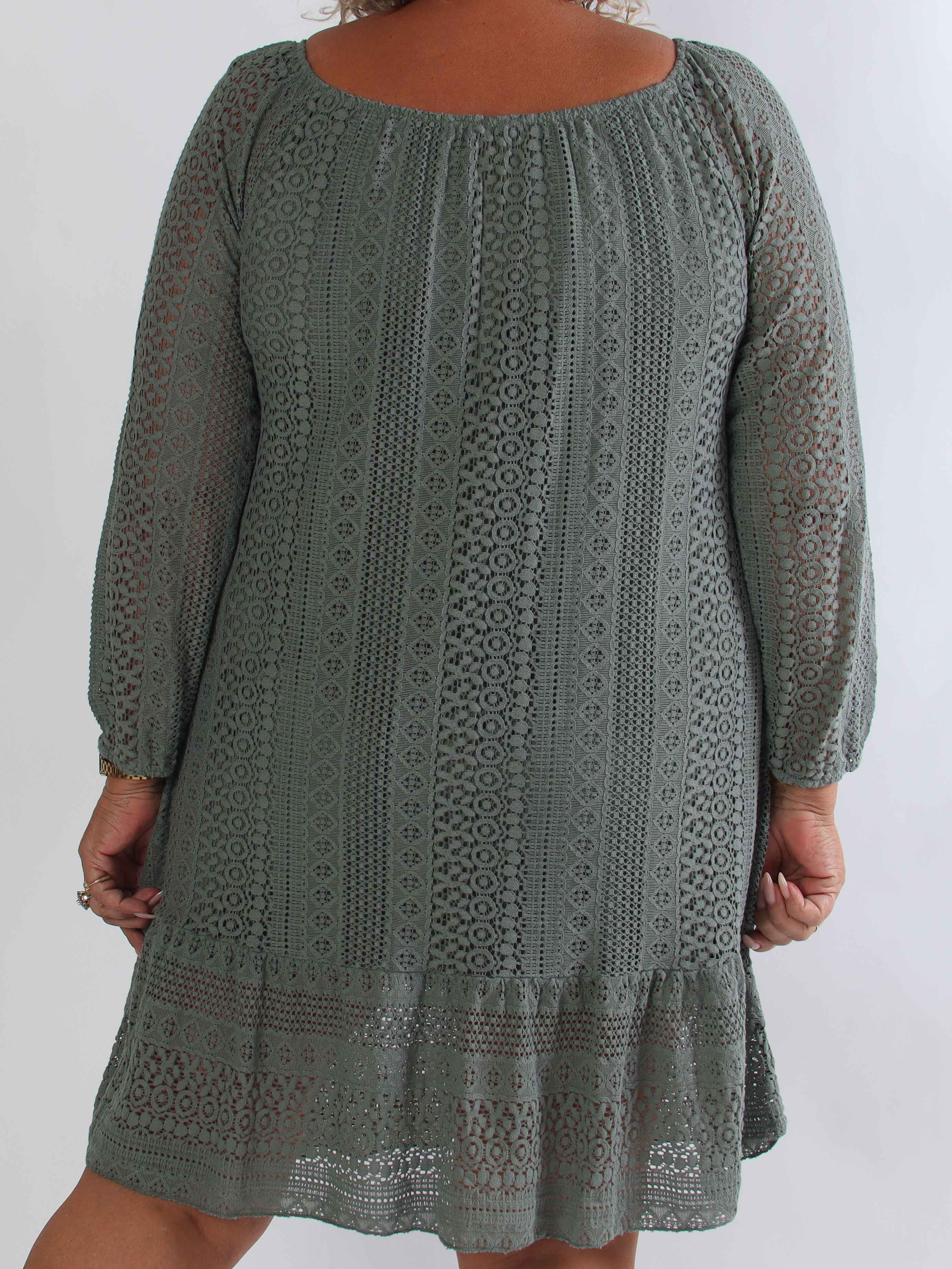 Galateia Long Sleeve – Feminin plus size klänning i mjuk bomullsspets