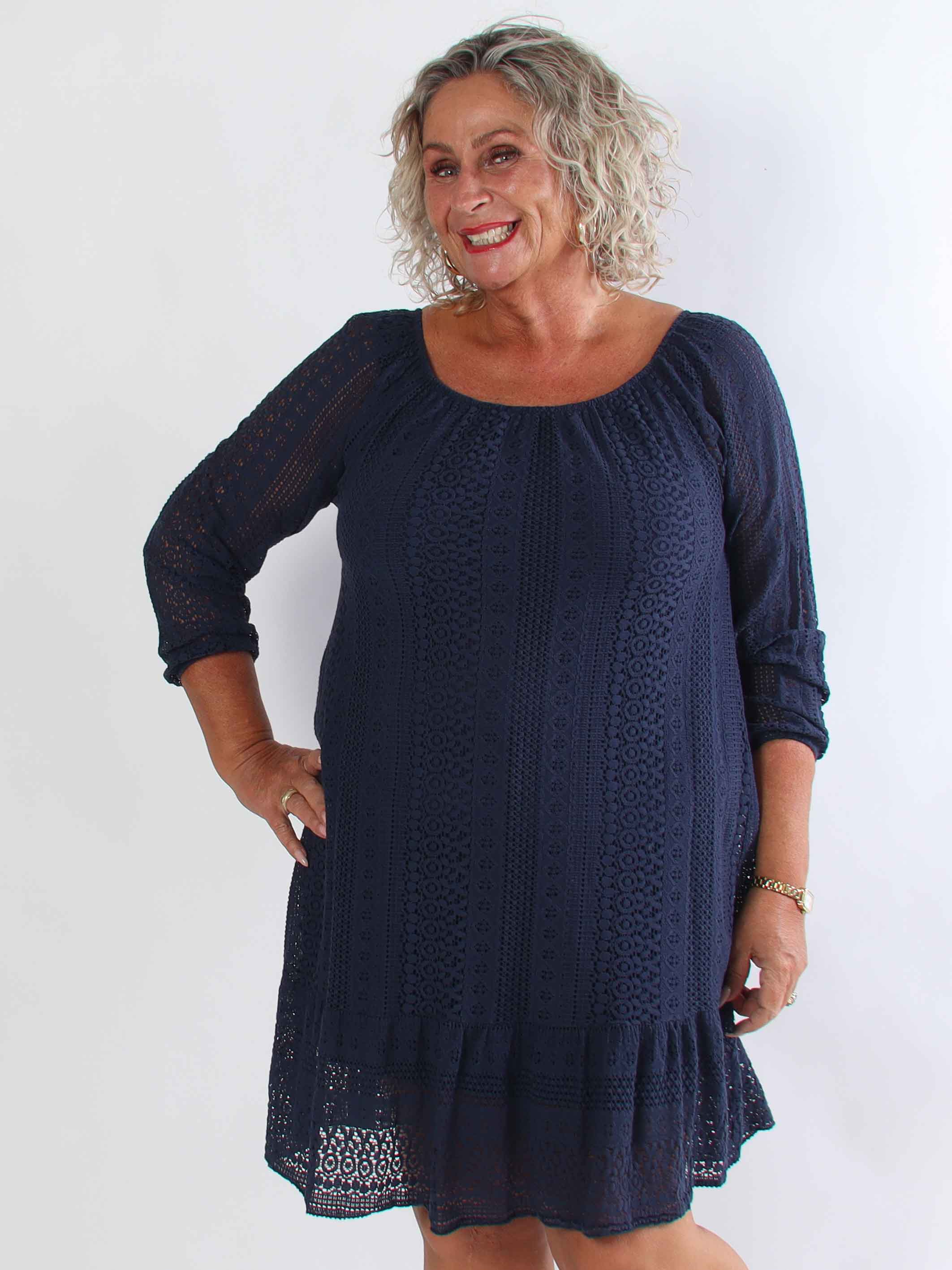 Galateia Long Sleeve – Feminin plus size klänning i mjuk bomullsspets