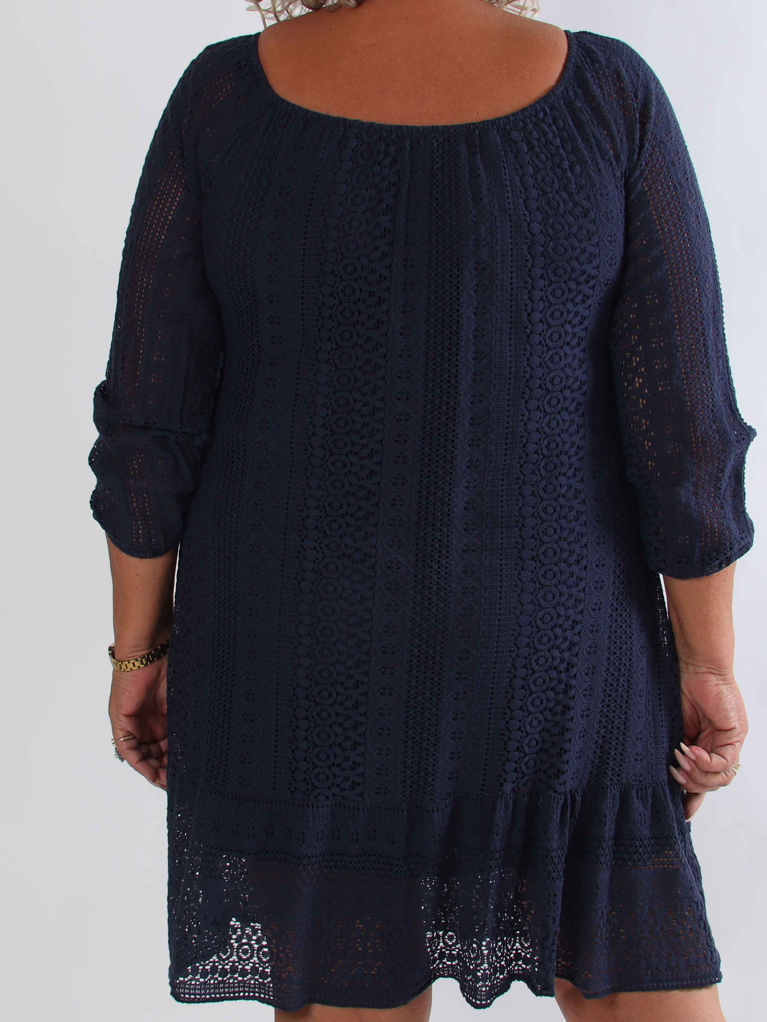 Galateia Long Sleeve – Feminin plus size klänning i mjuk bomullsspets