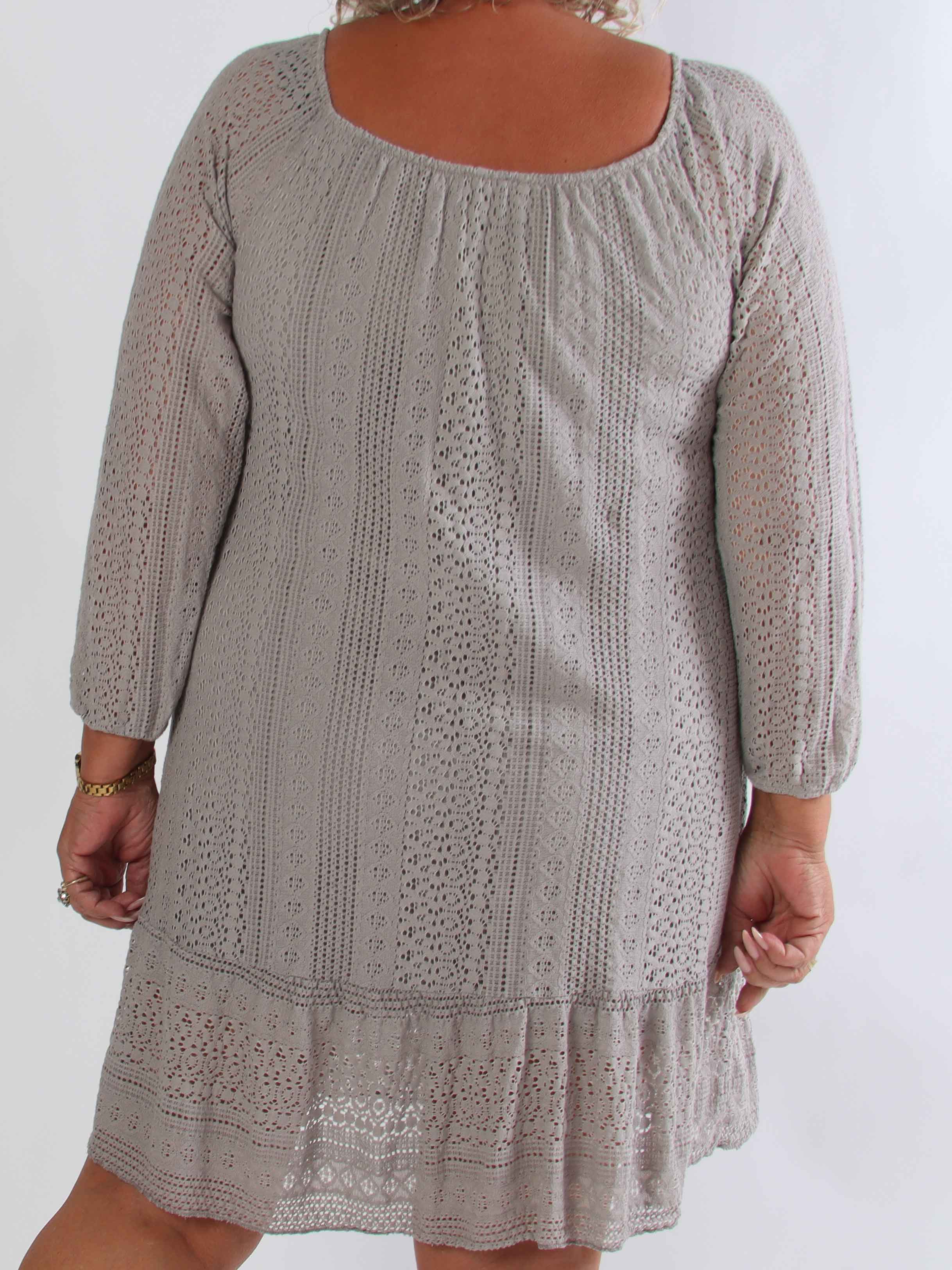 Galateia Long Sleeve – Feminin plus size klänning i mjuk bomullsspets