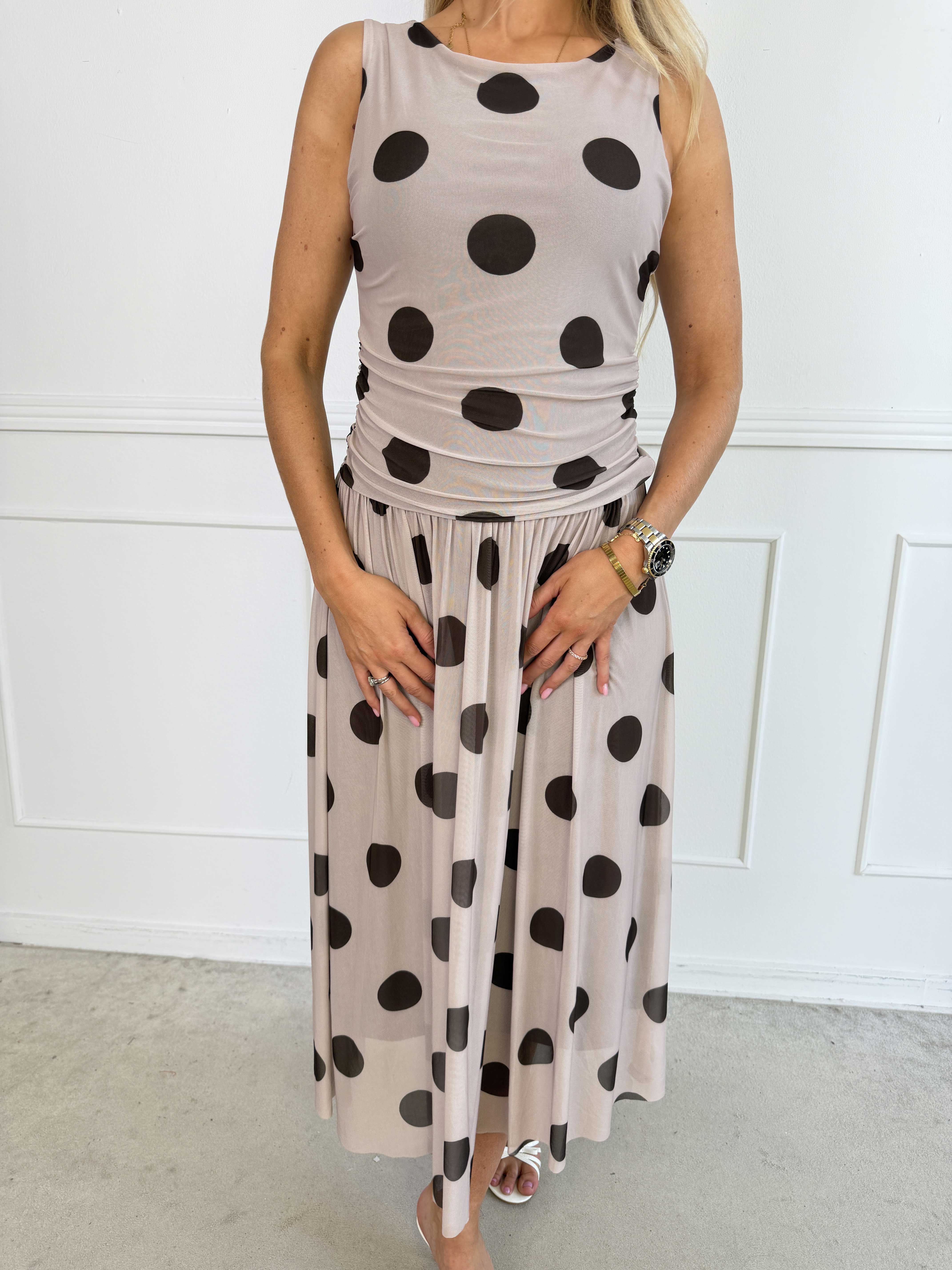Hallie – Elegant, stretchig klänning i prickig mesh