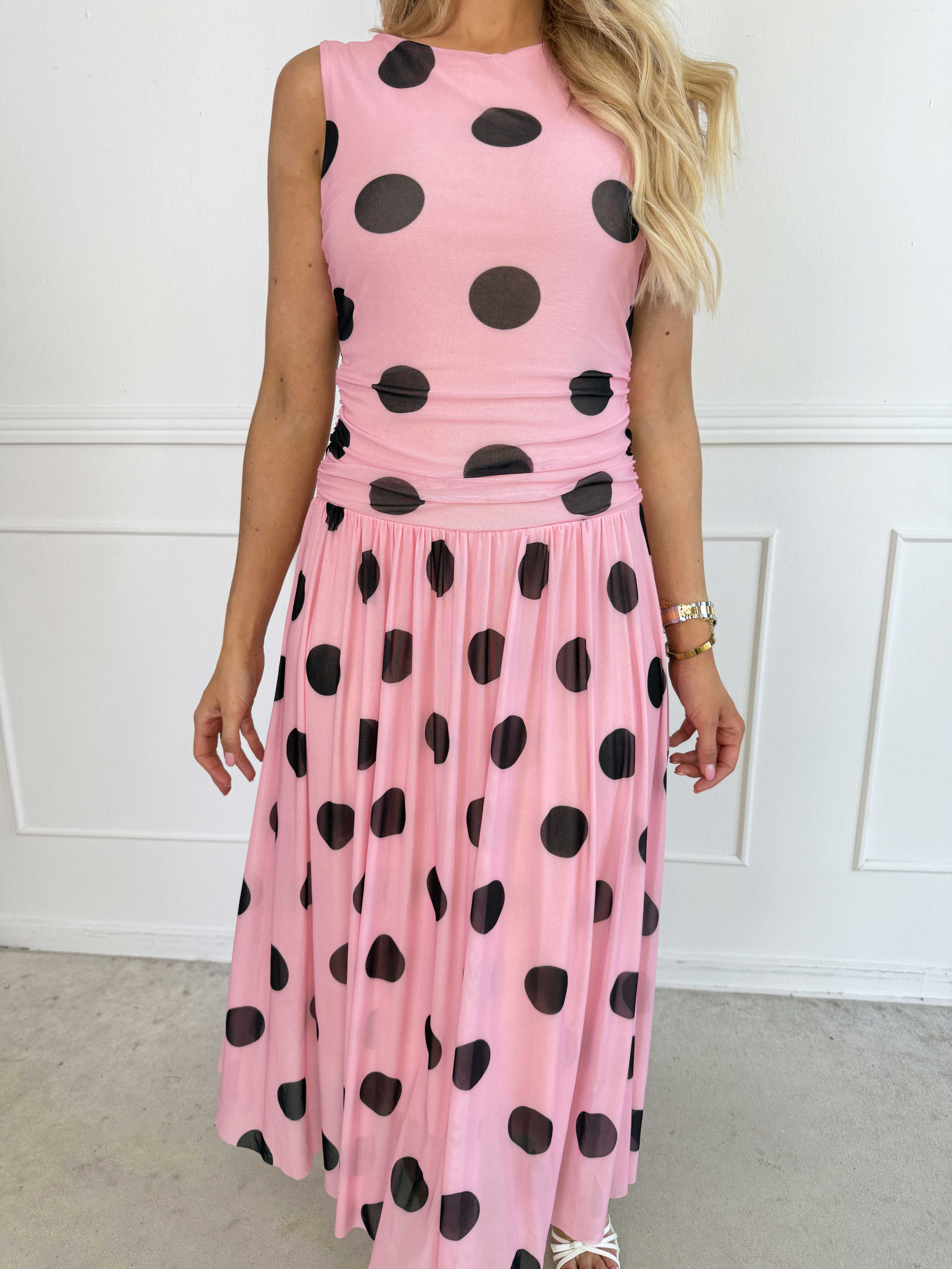 Hallie – Elegant, stretchig plus size klänning i prickig mesh