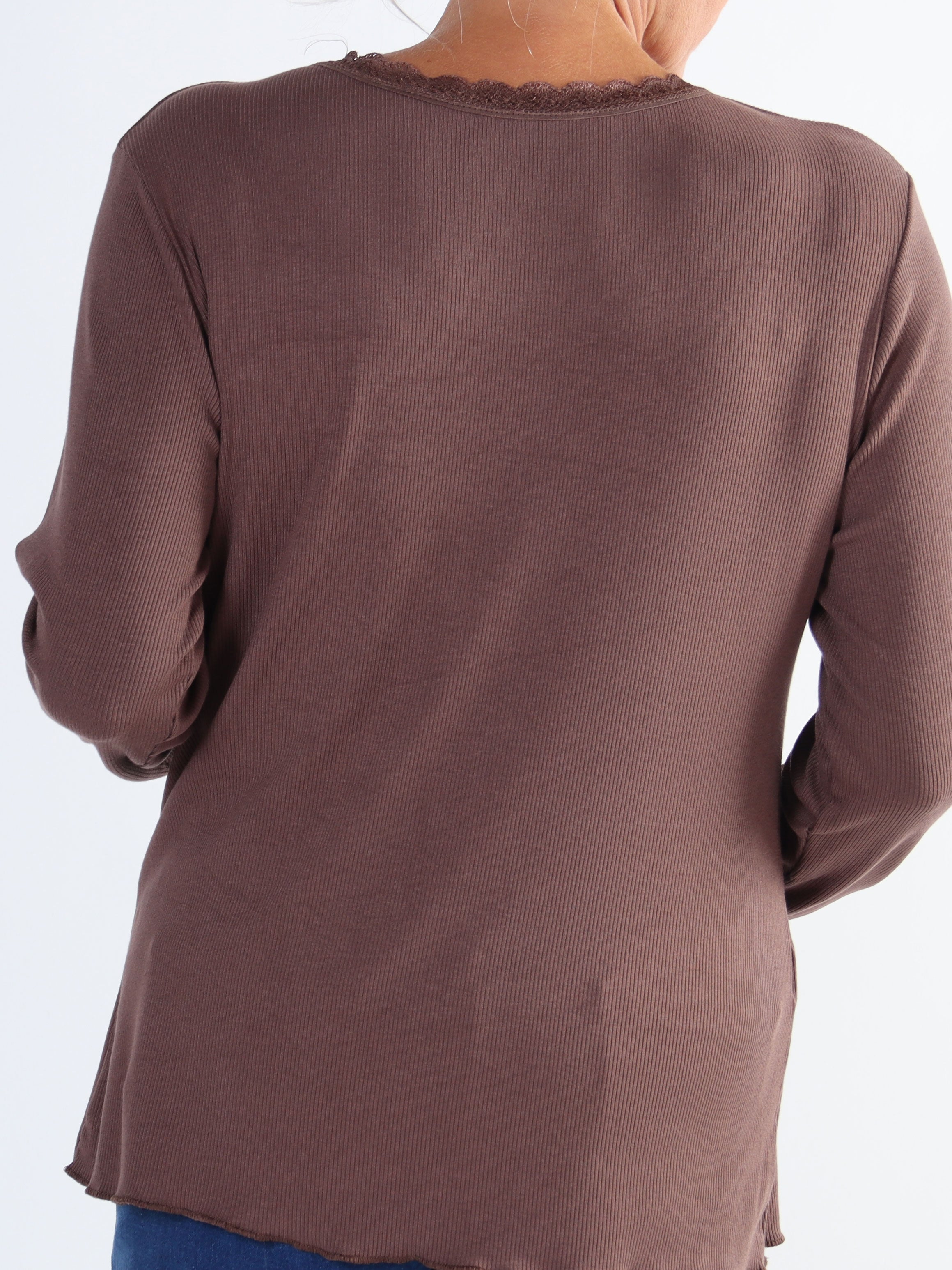 Ibina Long Sleeve - Plus size blus med veck och spetskant