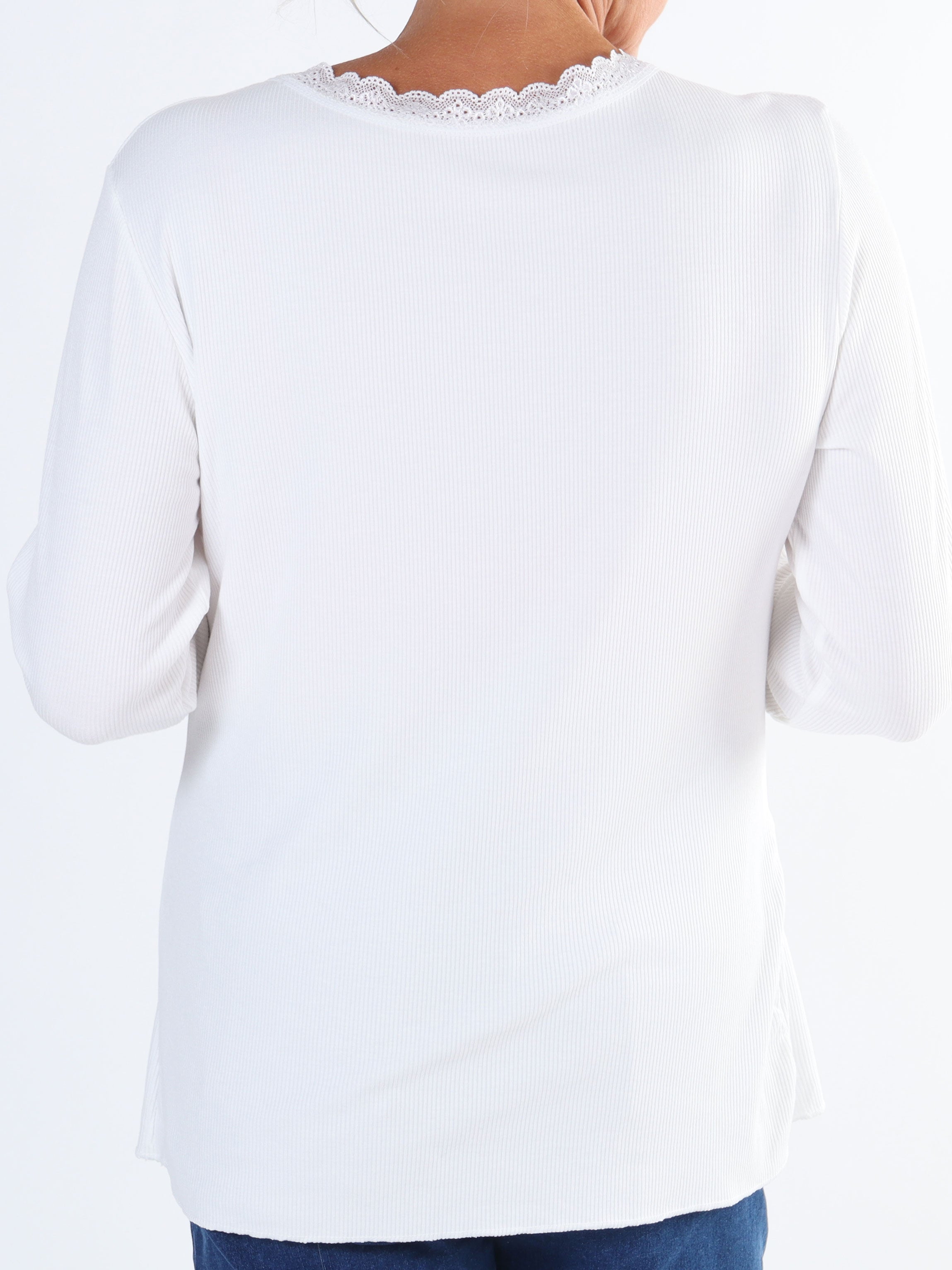 Ibina Long Sleeve - Plus size blus med veck och spetskant