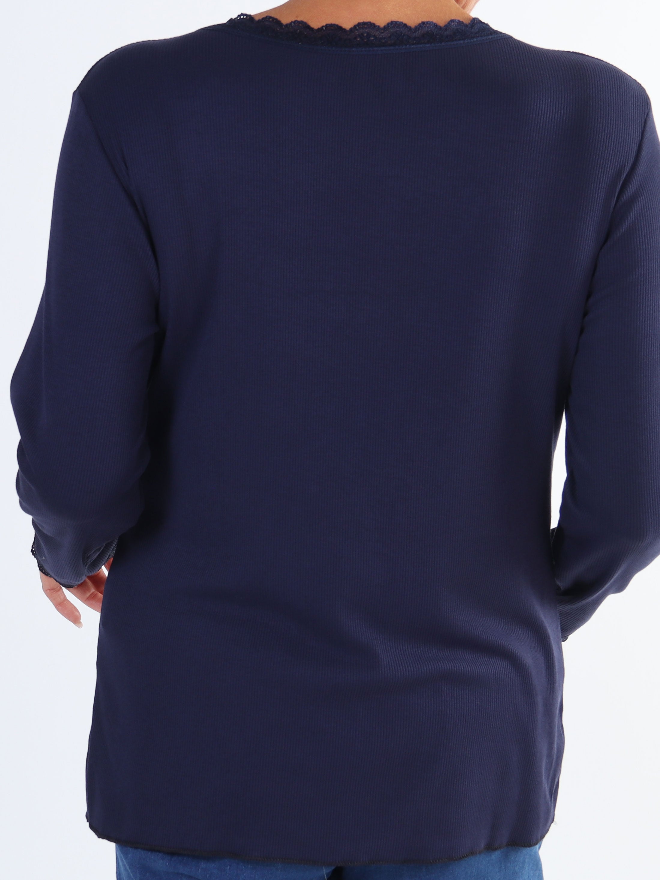 Ibina Long Sleeve - Plus size blus med veck och spetskant