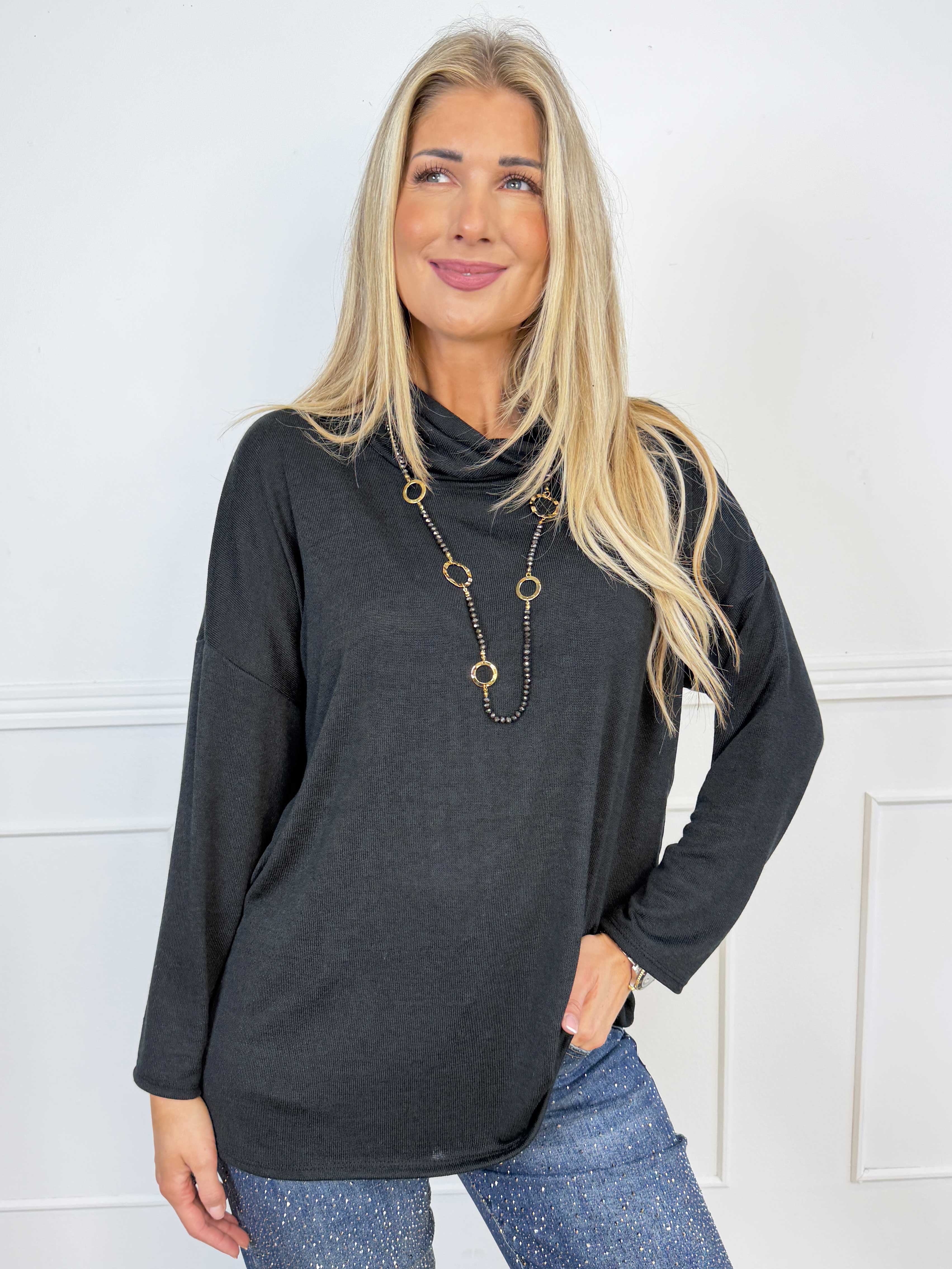 Ida - Mjuk och lätt stickad tröja i viskos med elegant hög hals och en stilren look