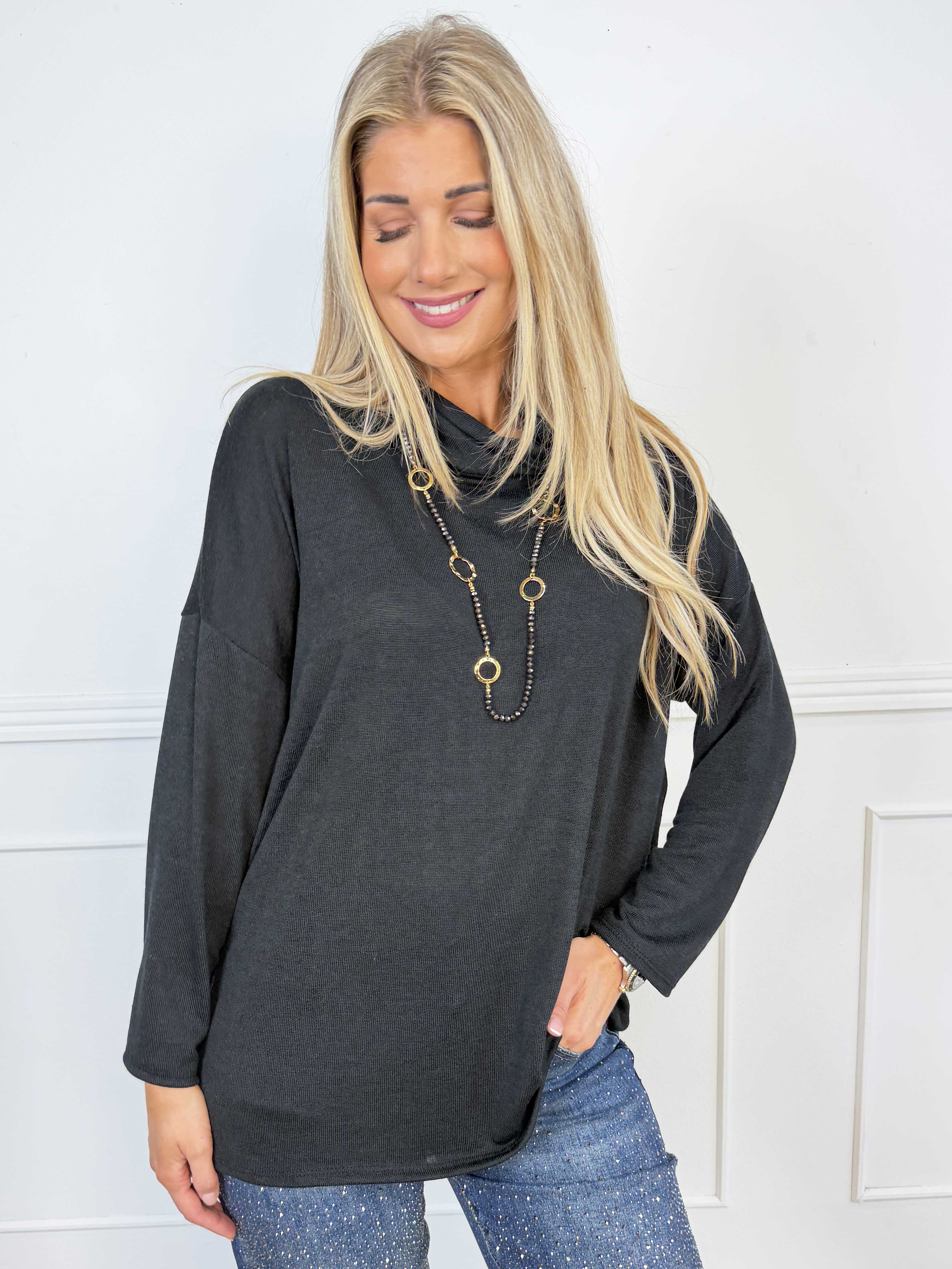 Ida - Mjuk och lätt stickad tröja i viskos med elegant hög hals och en stilren look