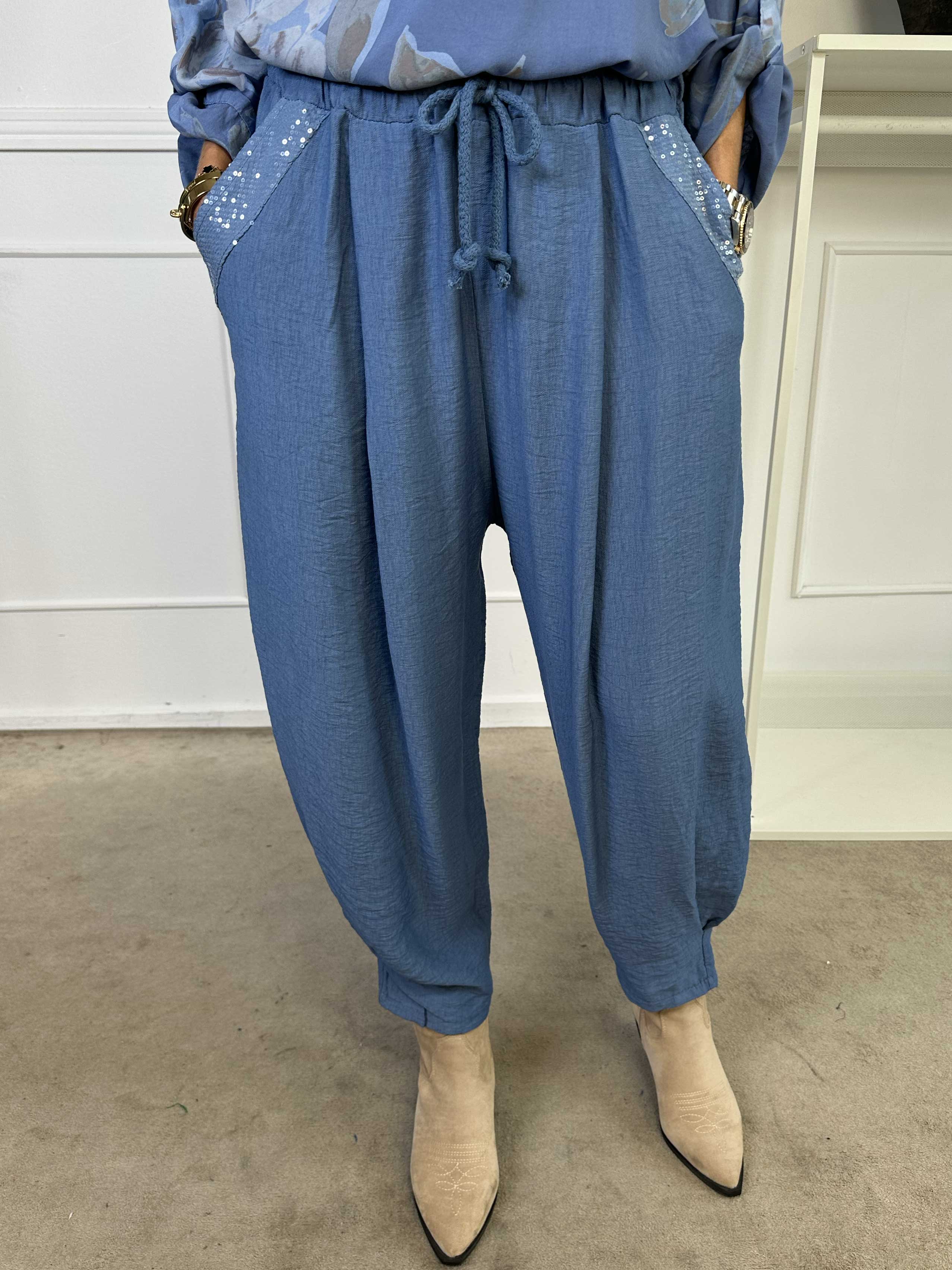 Ines - Byxor i lös viskos med paljetter på fickorna