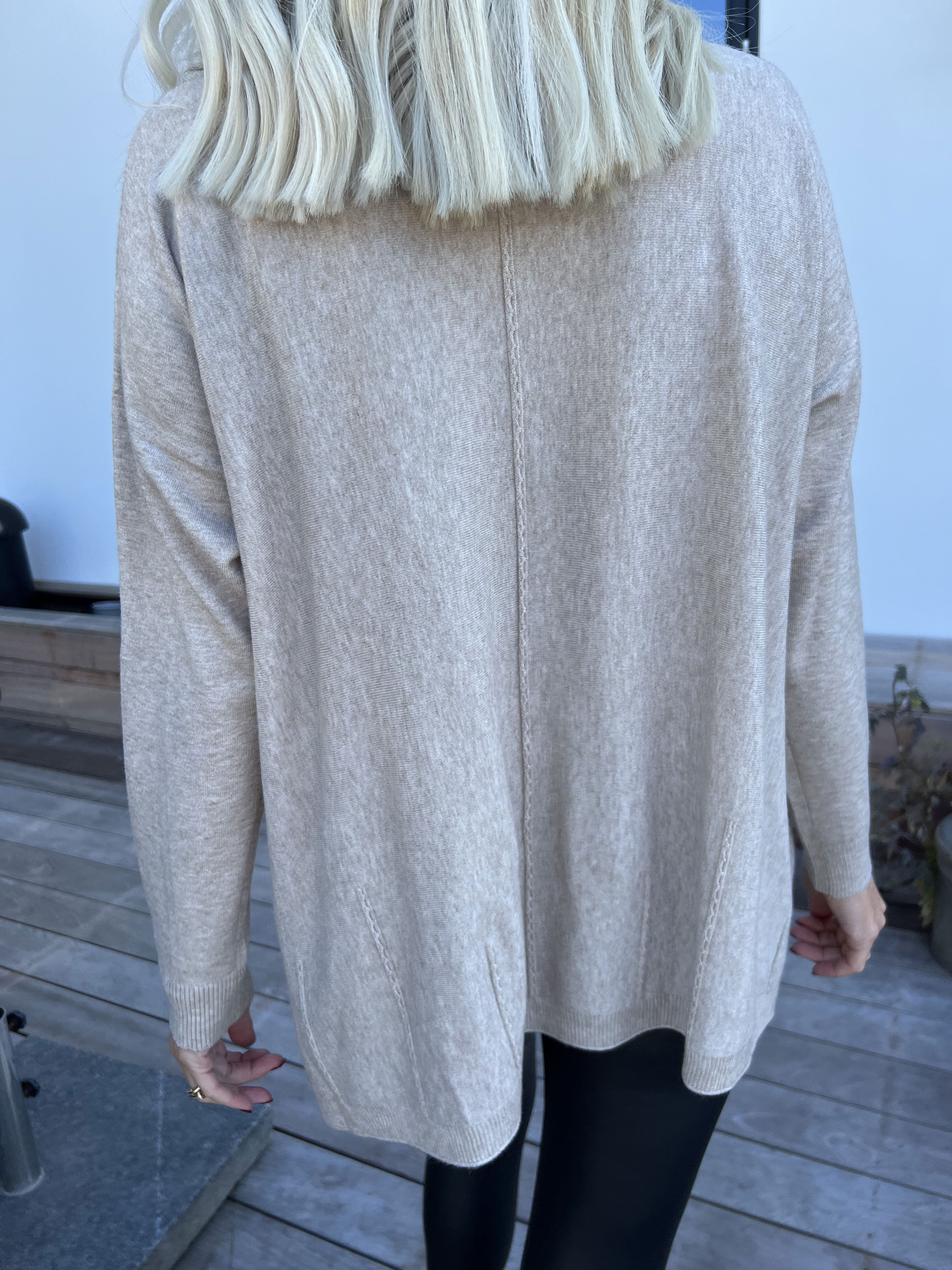 Inga - Supermjuk stickad tröja dekorerad med strass