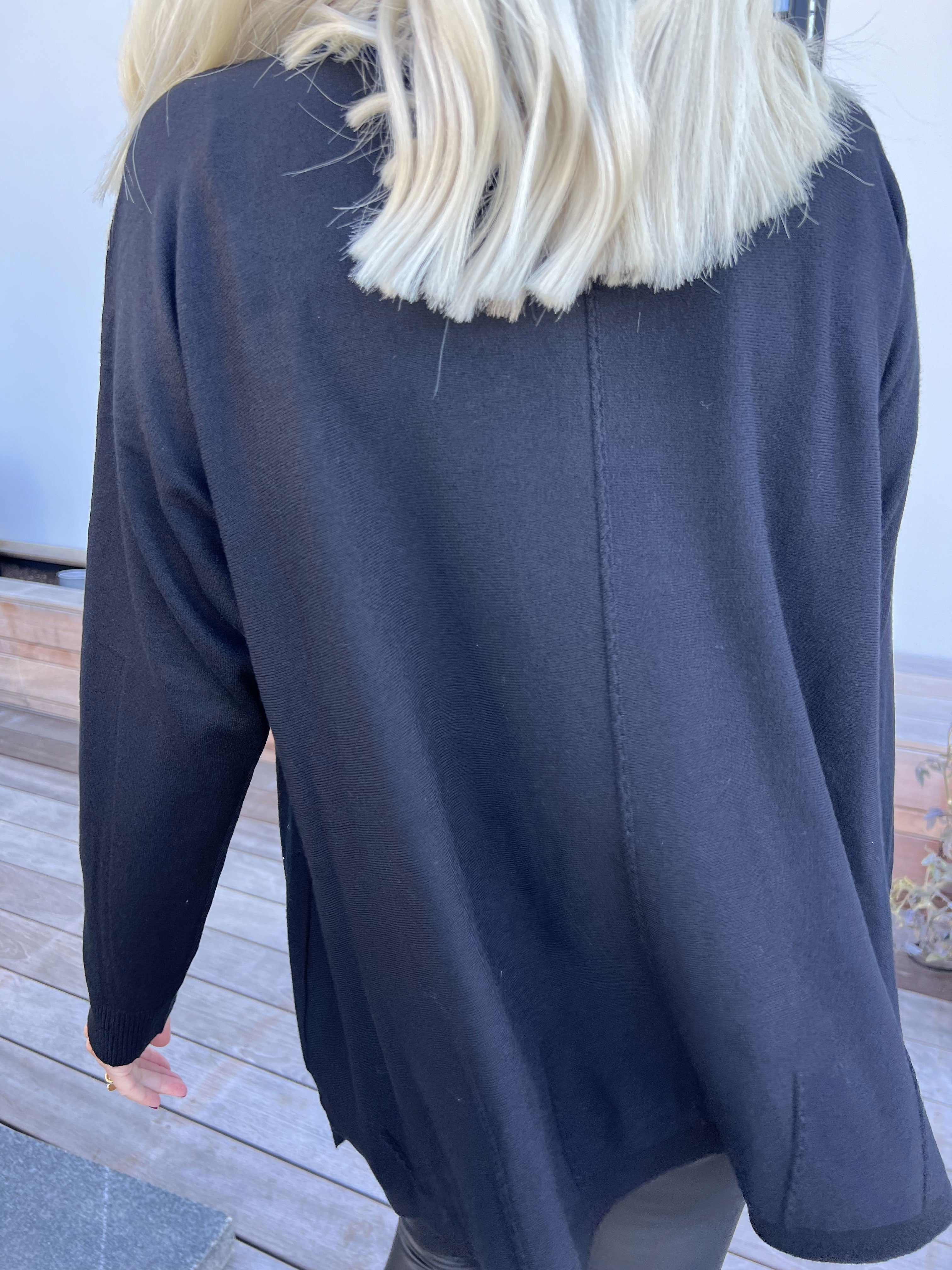 Inga - Supermjuk stickad tröja dekorerad med strass