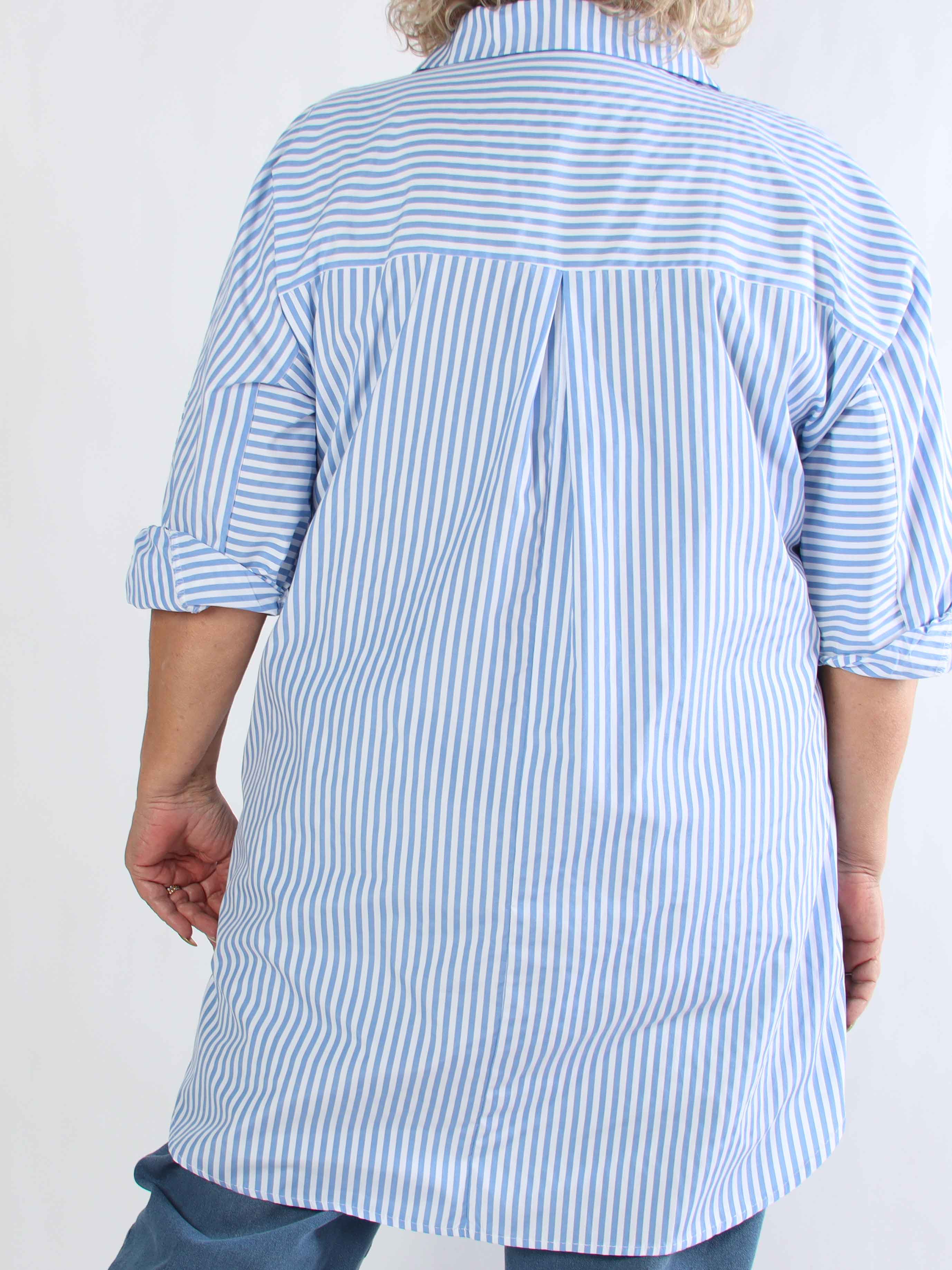 Ingrid - Sød plus size skjortekjole med striber