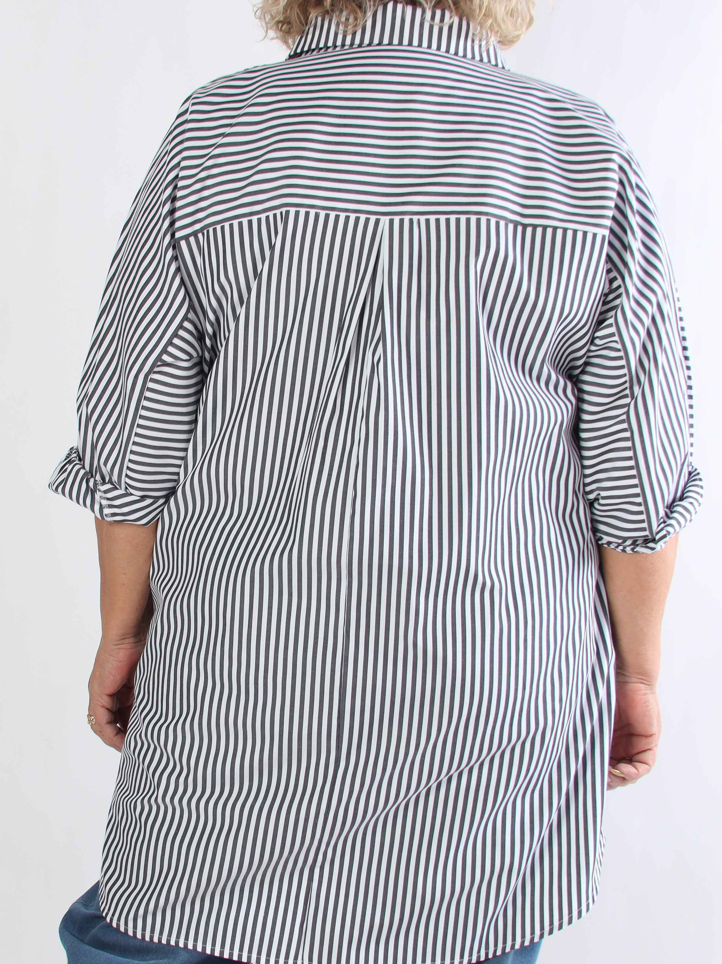 Ingrid - Sød plus size skjortekjole med striber