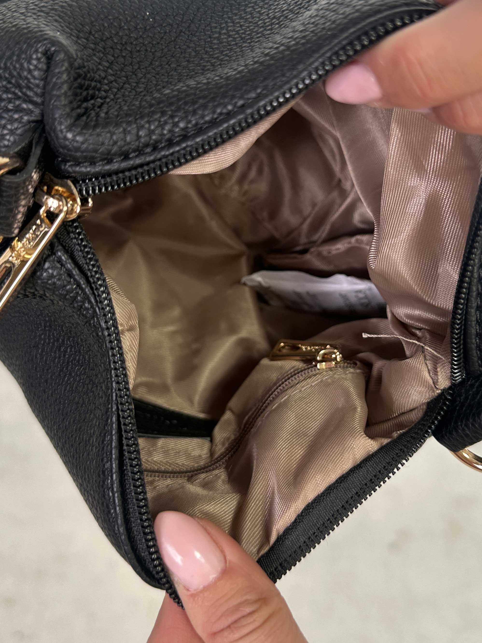 Ino - Svart bucket bag med guldspänne
