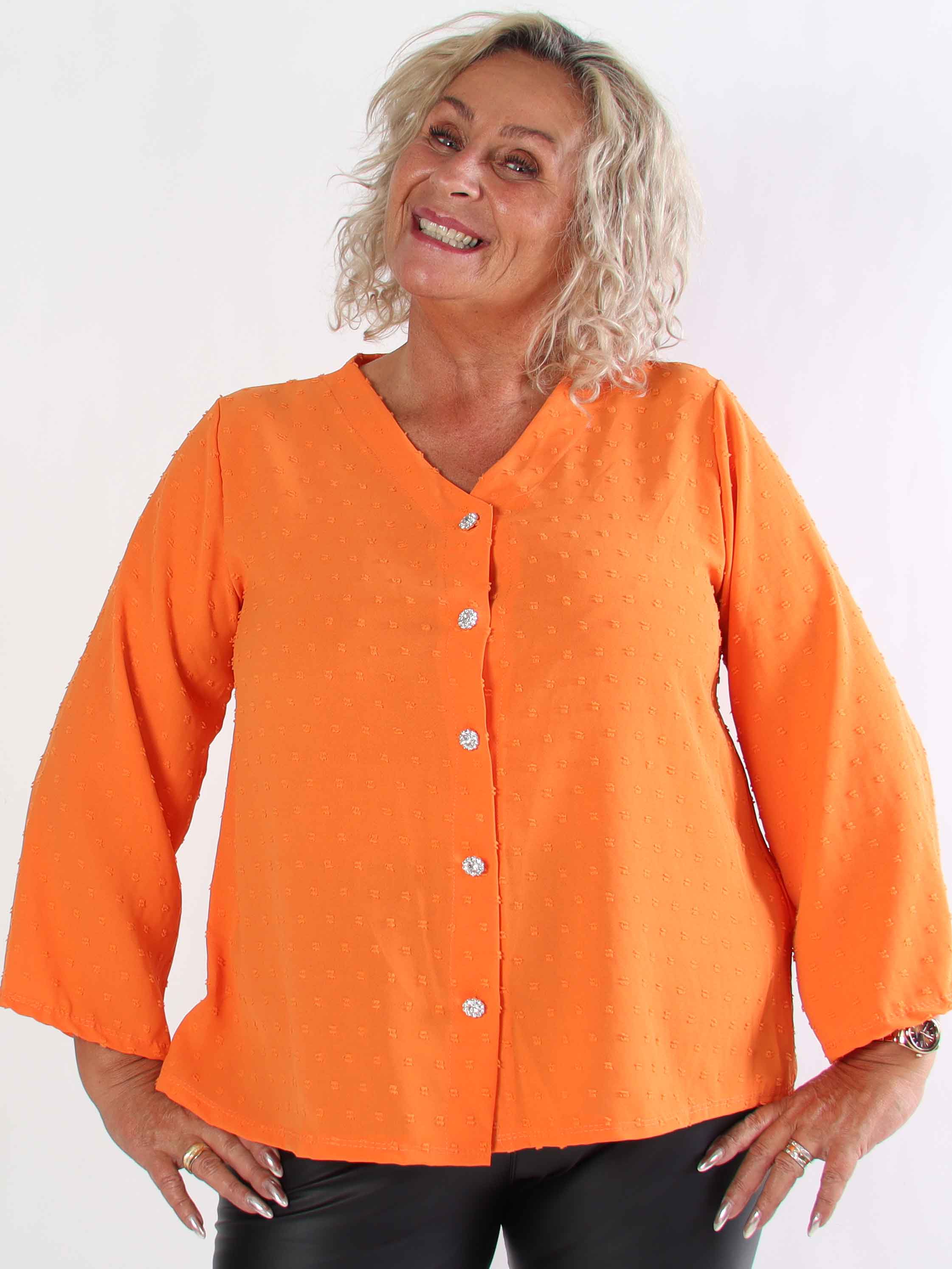 Iselin - Söt plus size tunika med prickiga detaljer och silverknappar