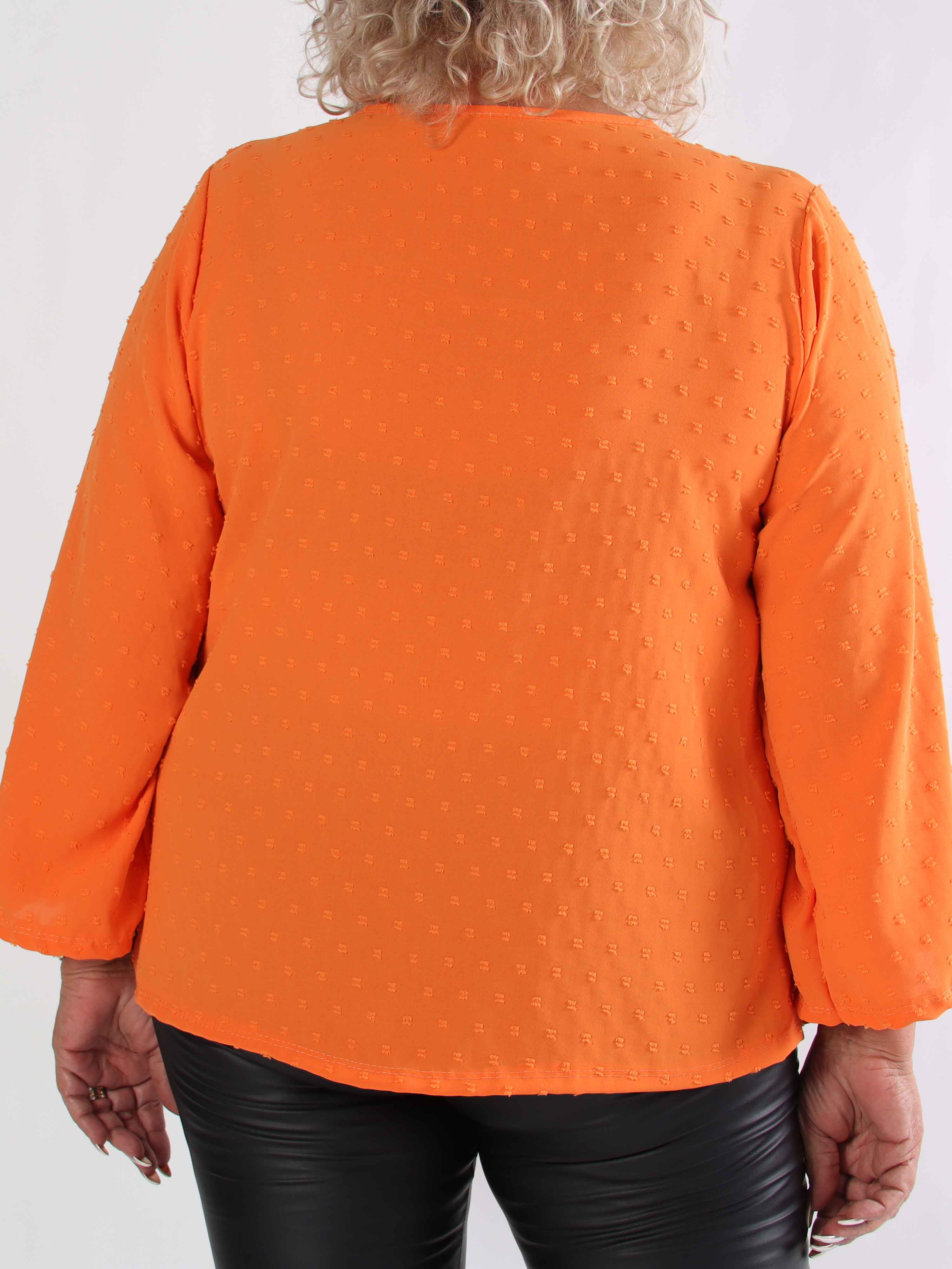 Iselin - Söt plus size tunika med prickiga detaljer och silverknappar