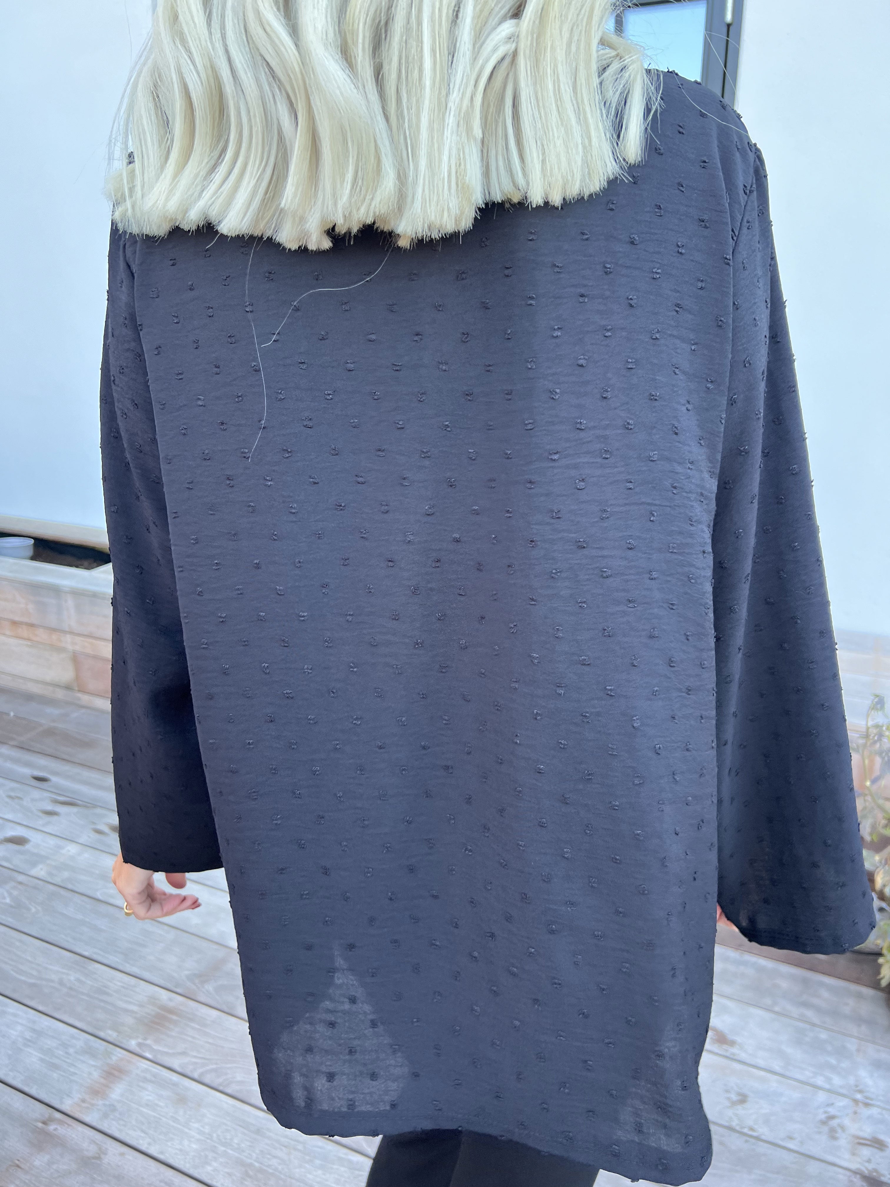 Iselin - Söt tunika med prickiga detaljer och silverknappar