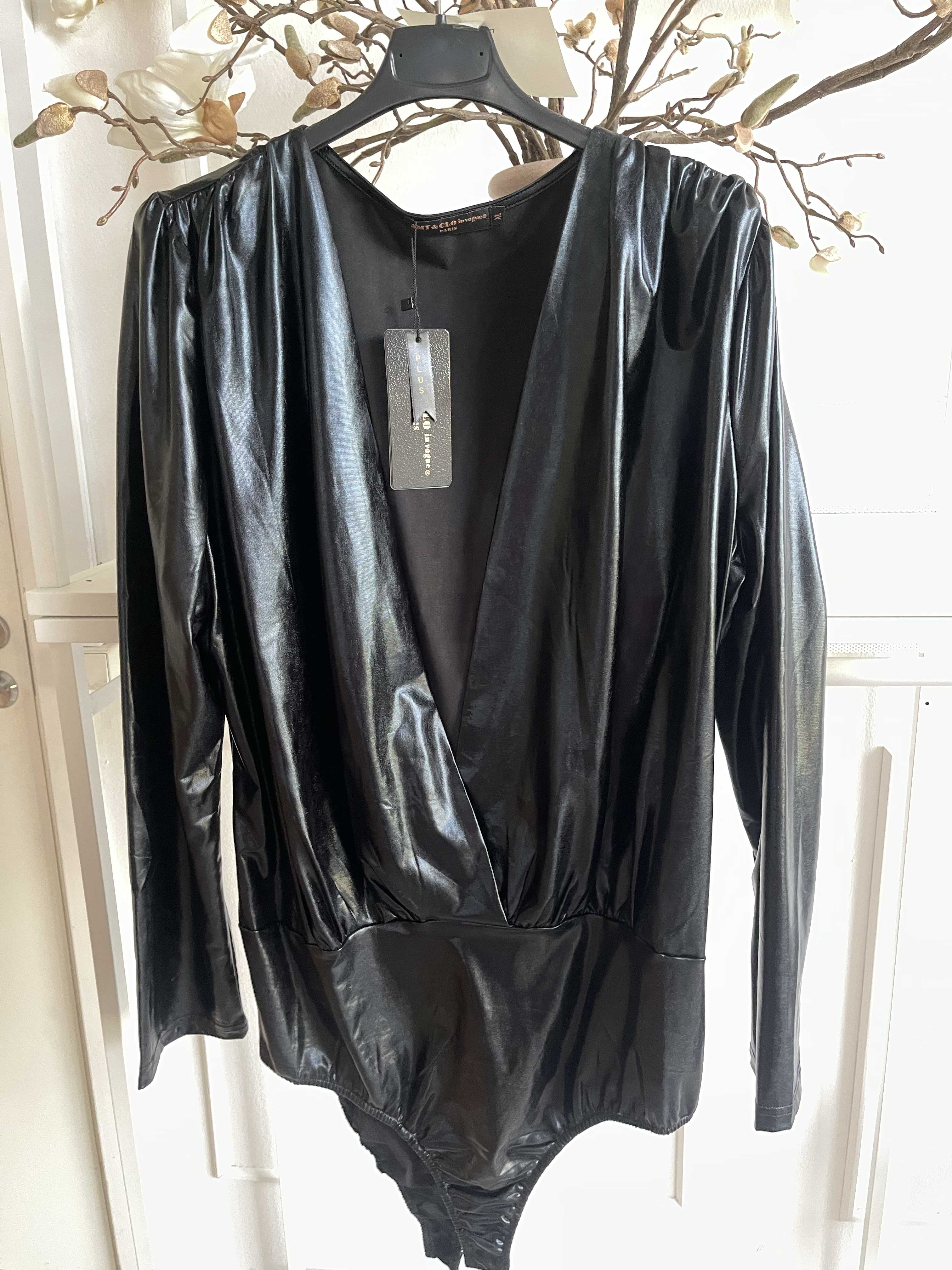 Isidora - Svart glänsande bodystocking i plusstorlek