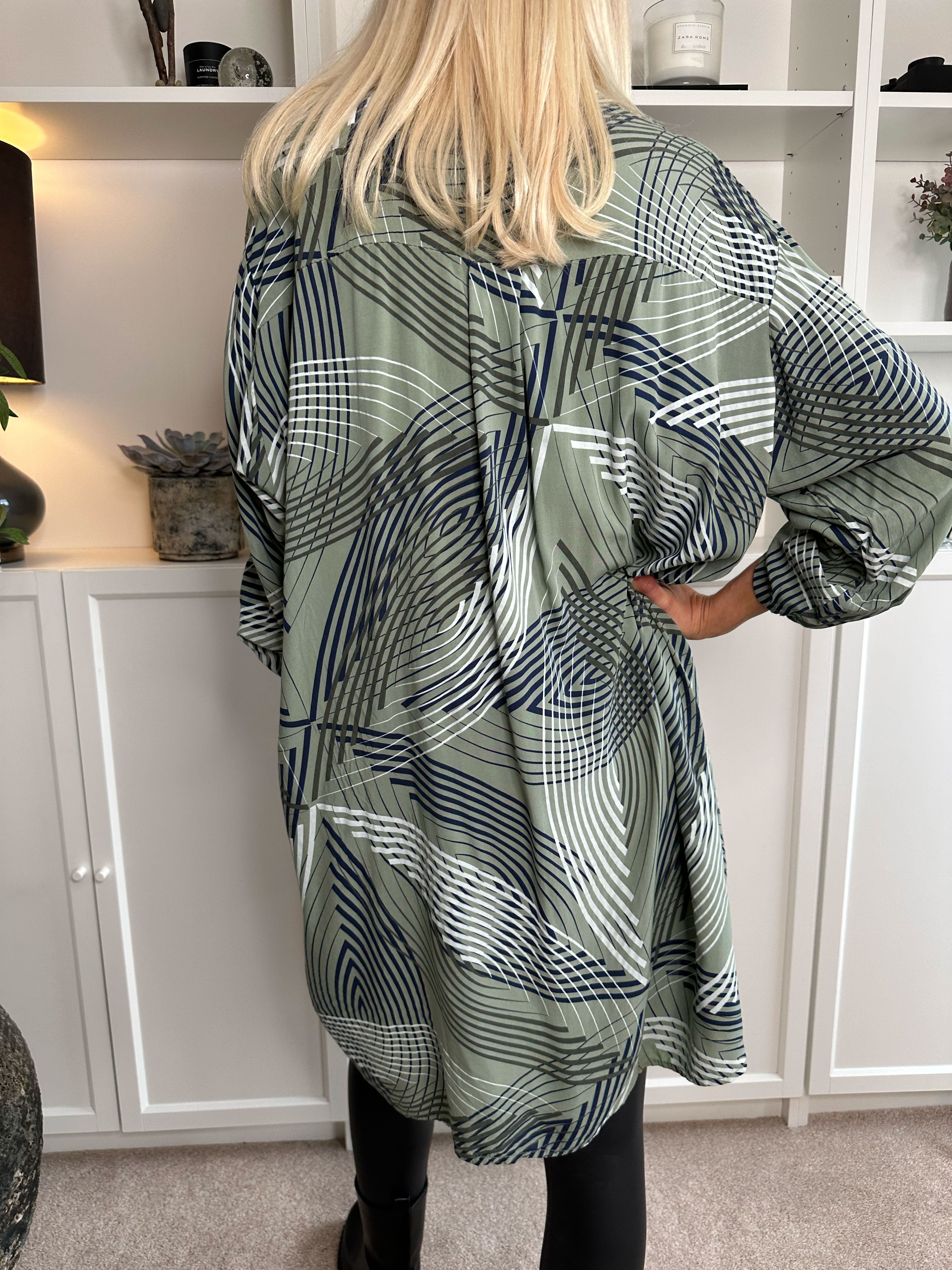 Isidora - Lång mönstrad tunikaklänning i viskos