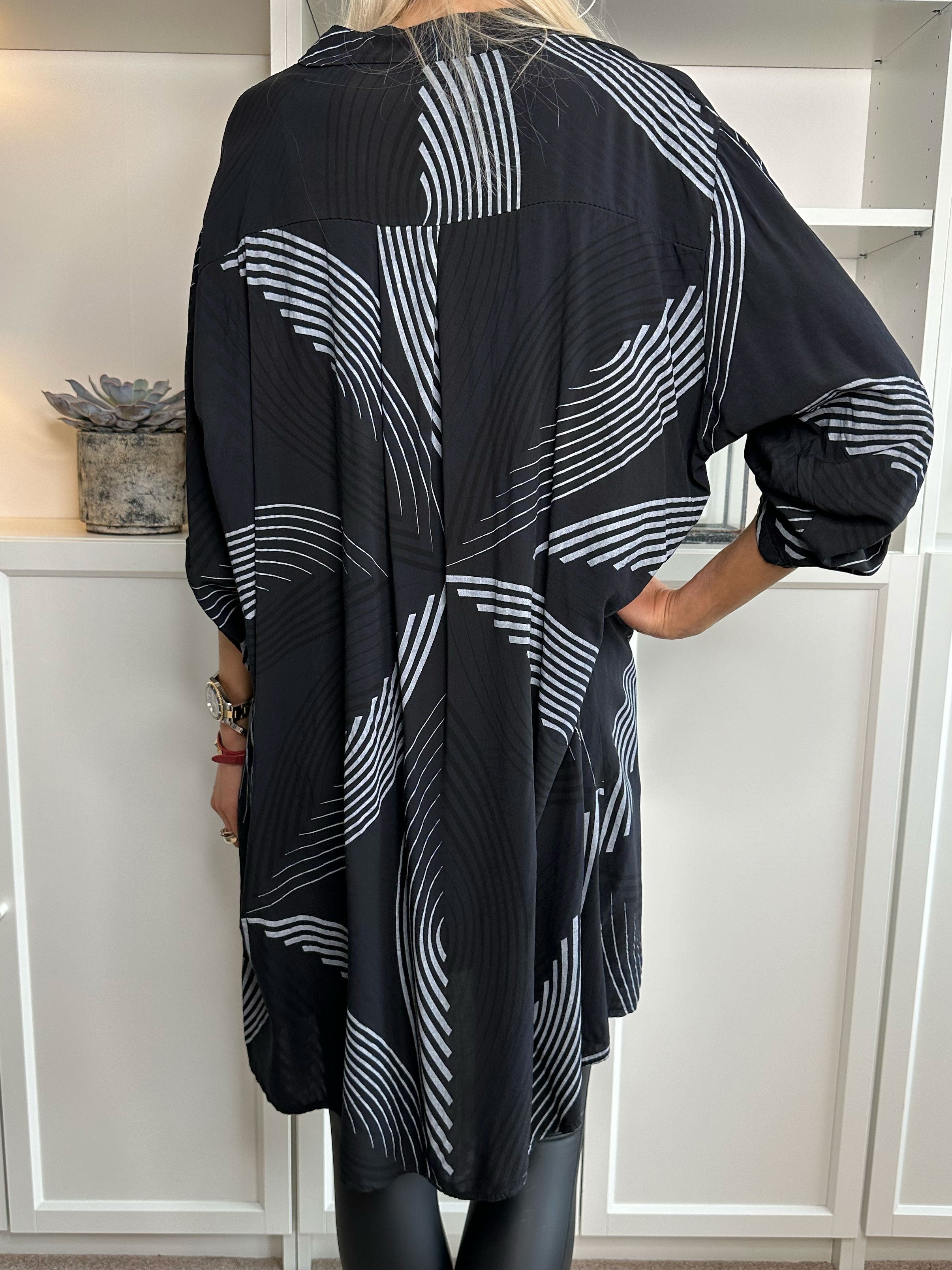 Isidora - Lång mönstrad tunikaklänning i viskos