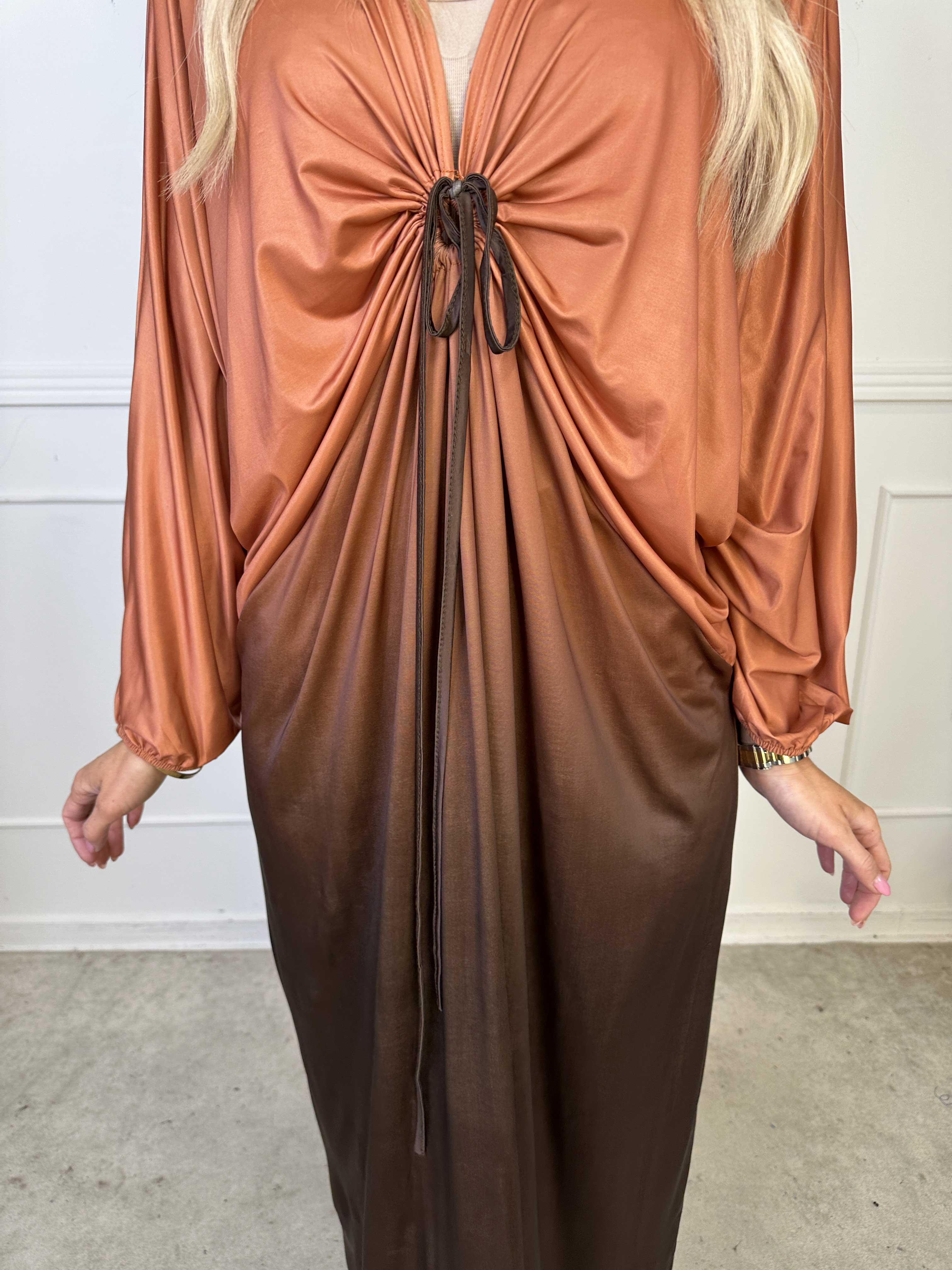 Ismene - Lang tunikakjole i flere farvenuancer