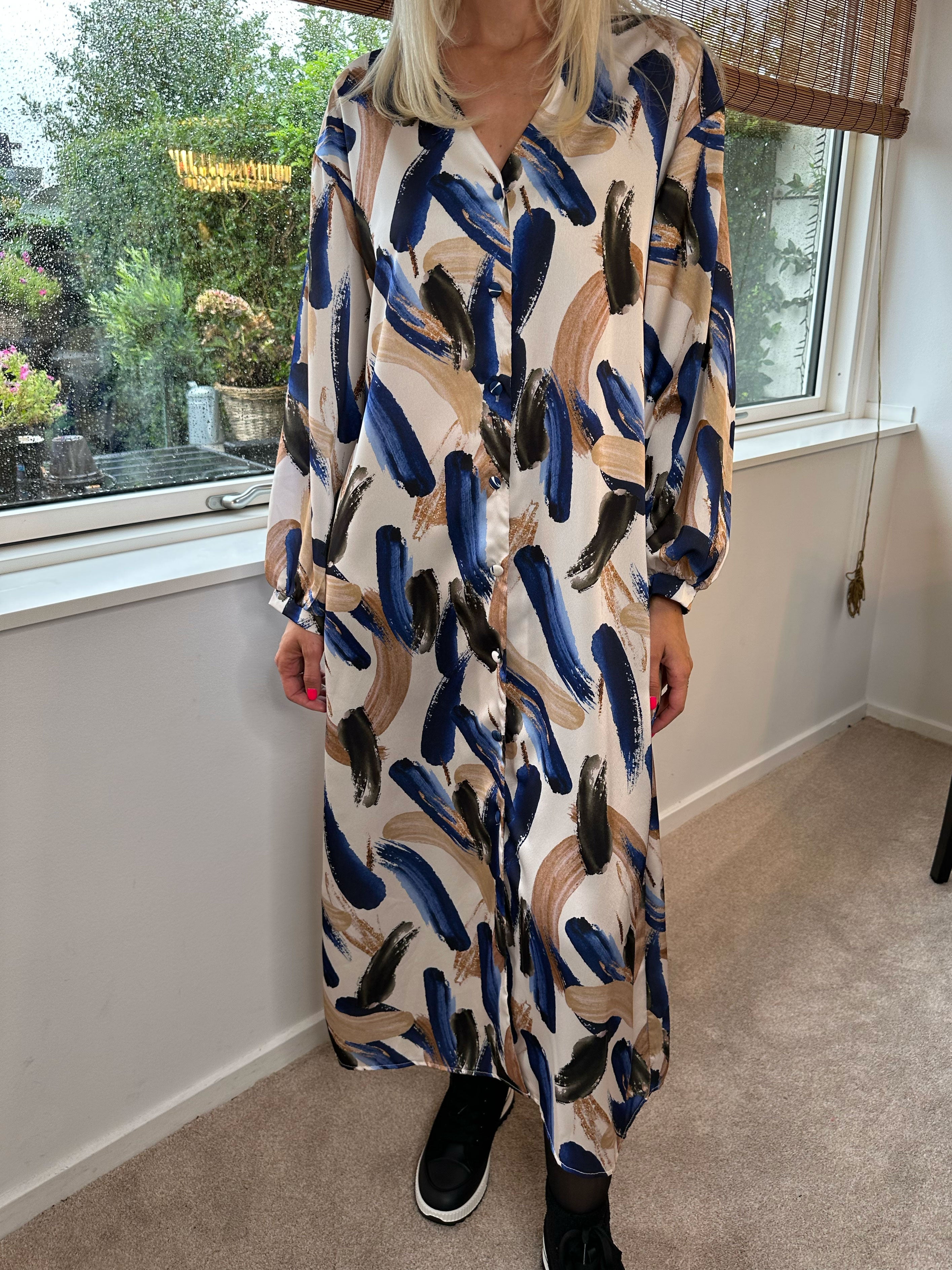 Ivanna - Lång mönstrad tunikaklänning i silkeslook