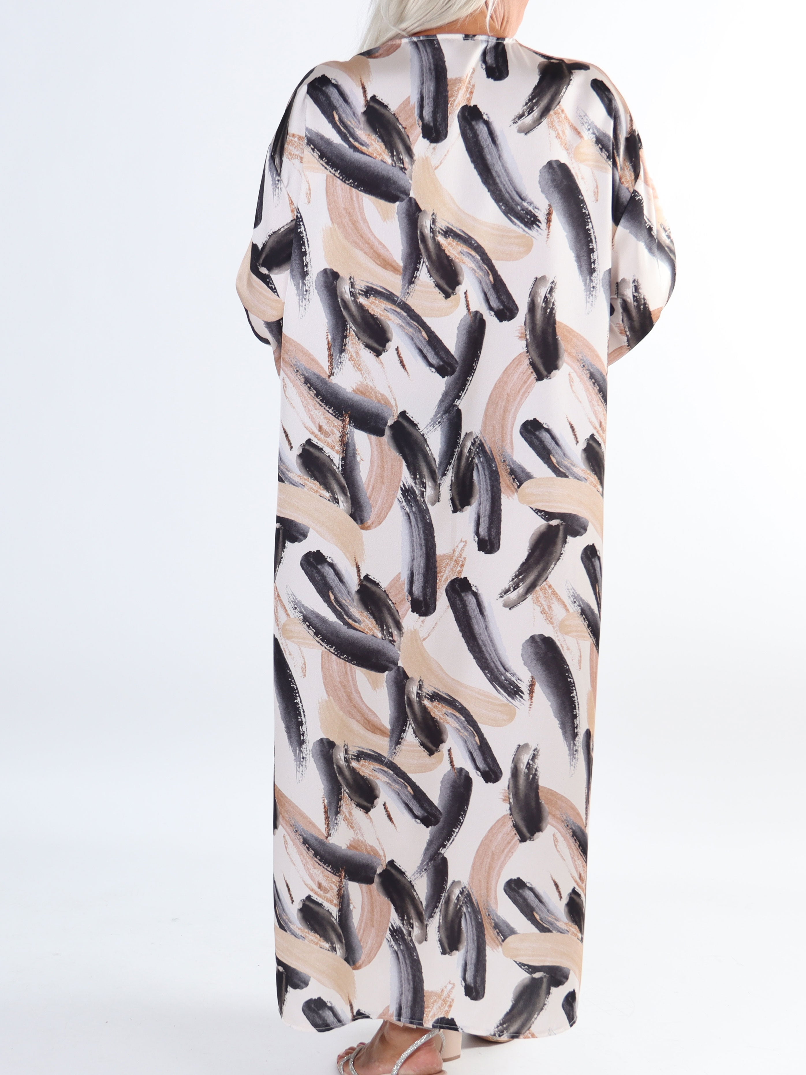 Ivanna - Lång mönstrad plus size tunikaklänning i silkeslook