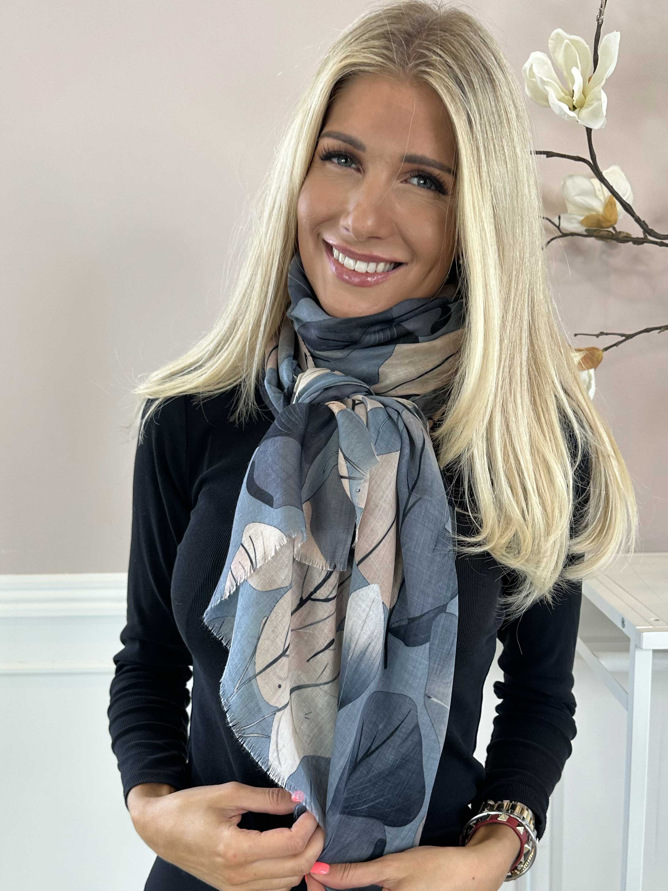 Jana Leaf - Halsduk i viskos med bladmotiv