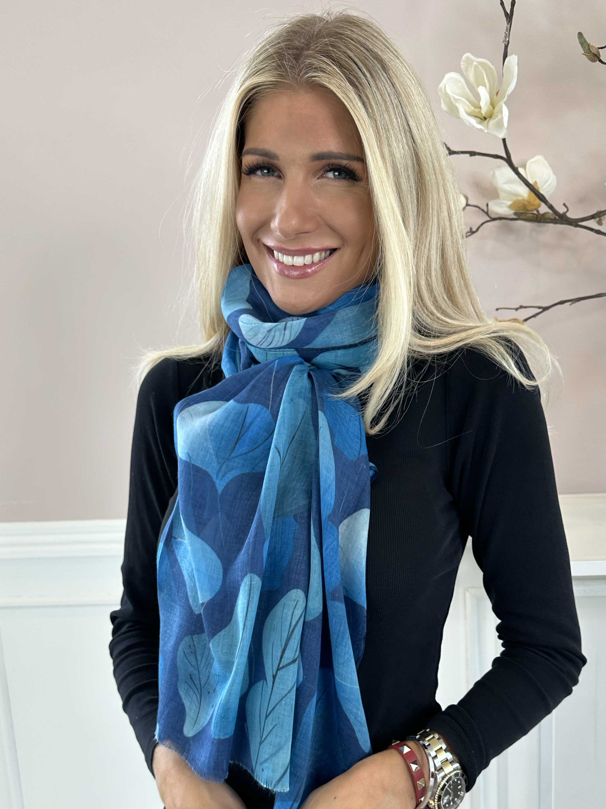 Jana Leaf - Halsduk i viskos med bladmotiv