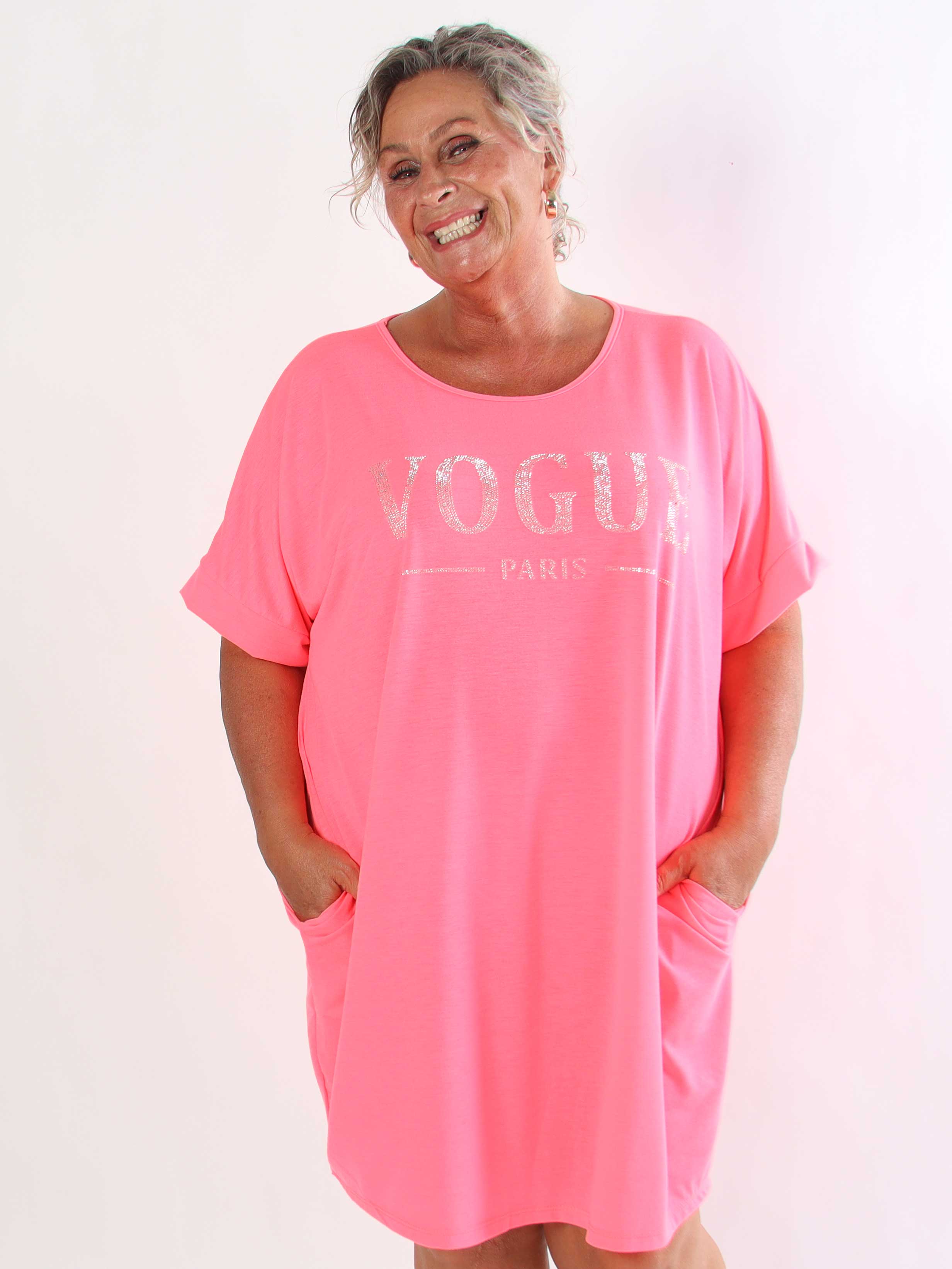 Janina - Blød plus size t-shirtkjole i bomuld med palme på maven