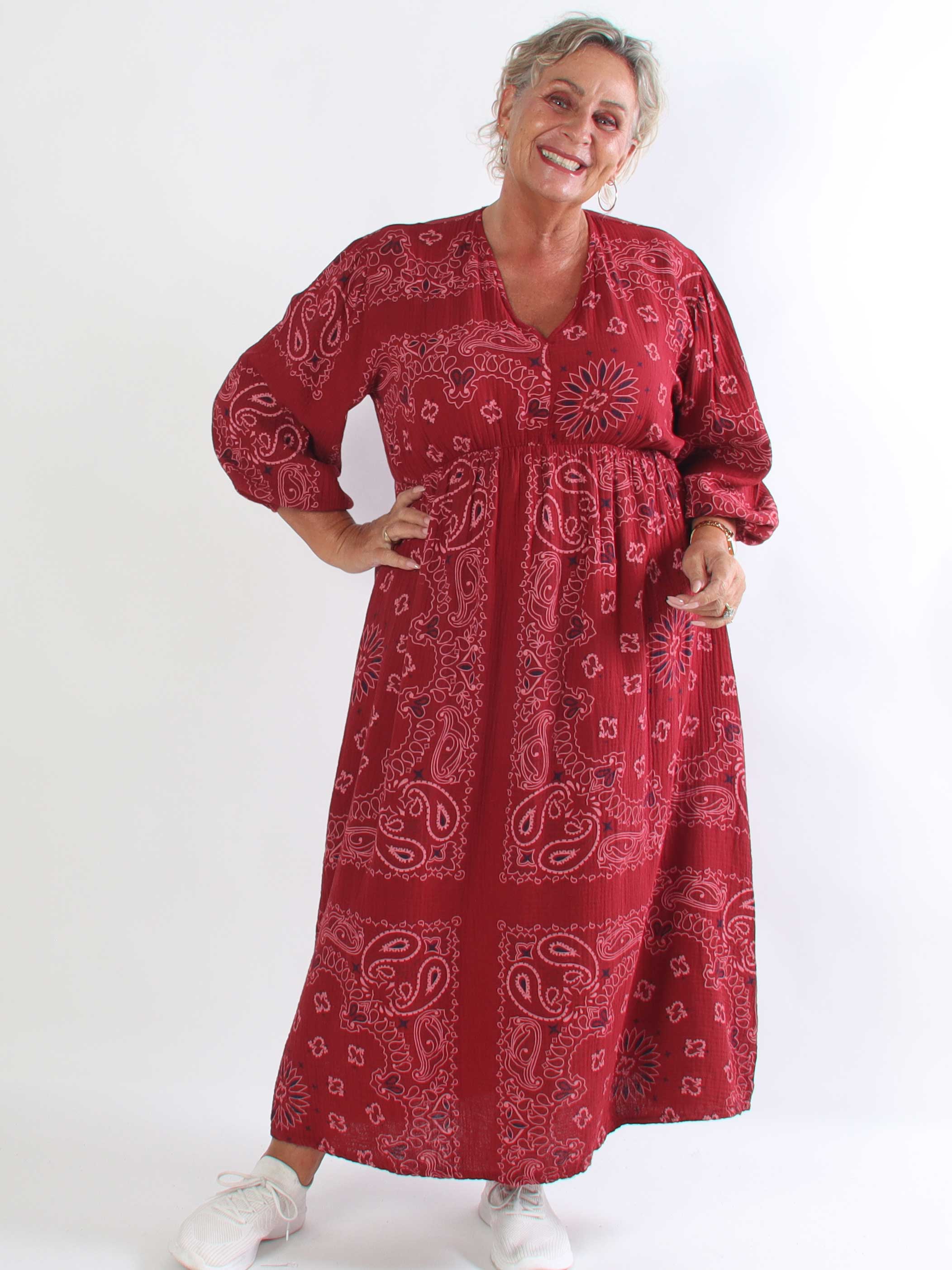 Jasmin Paisley – Plus size klänning i mjuk bomullsmuslin med paisleymönster