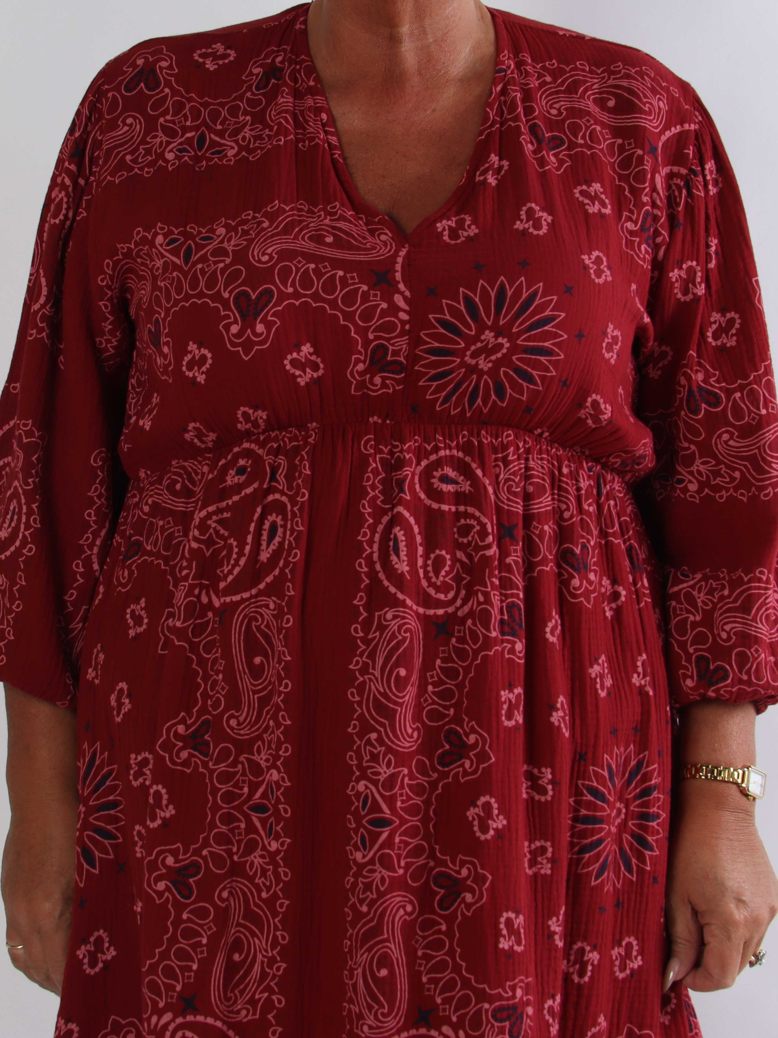 Jasmin Paisley – Plus size klänning i mjuk bomullsmuslin med paisleymönster