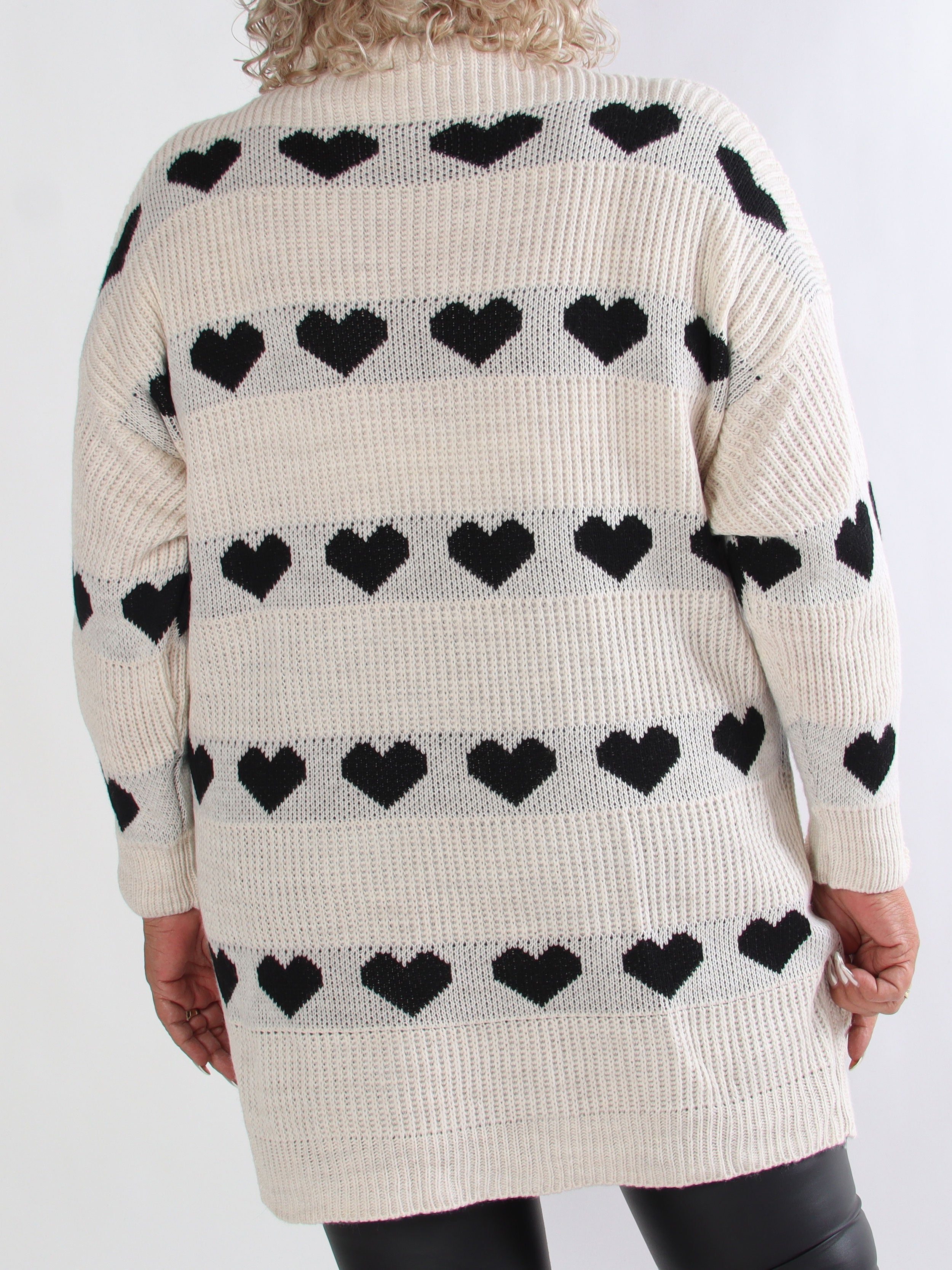 Jody - Stickad plus size klänning med hjärtan och polokrage