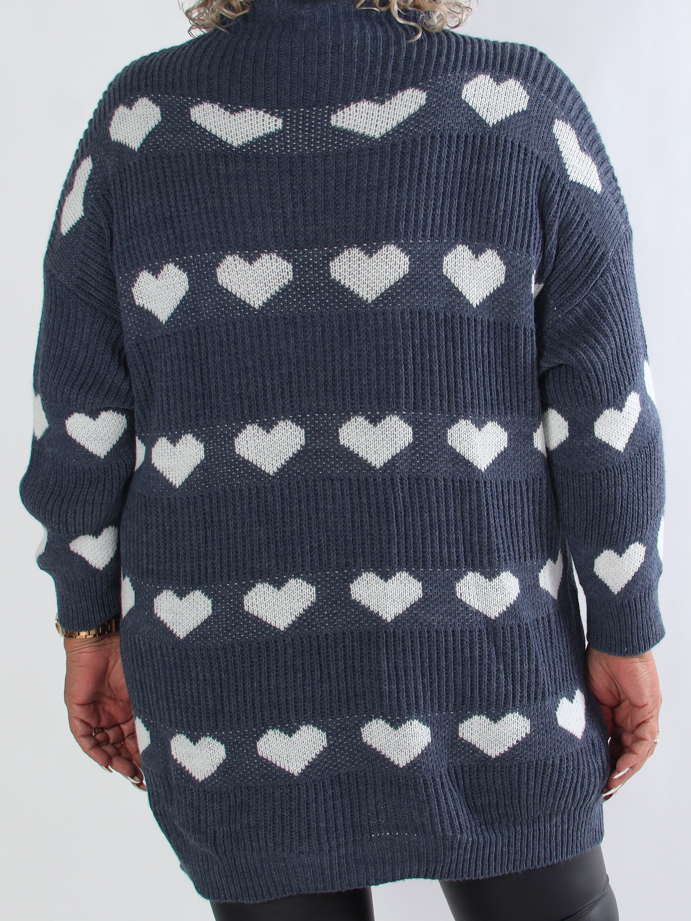 Jody - Stickad plus size klänning med hjärtan och polokrage