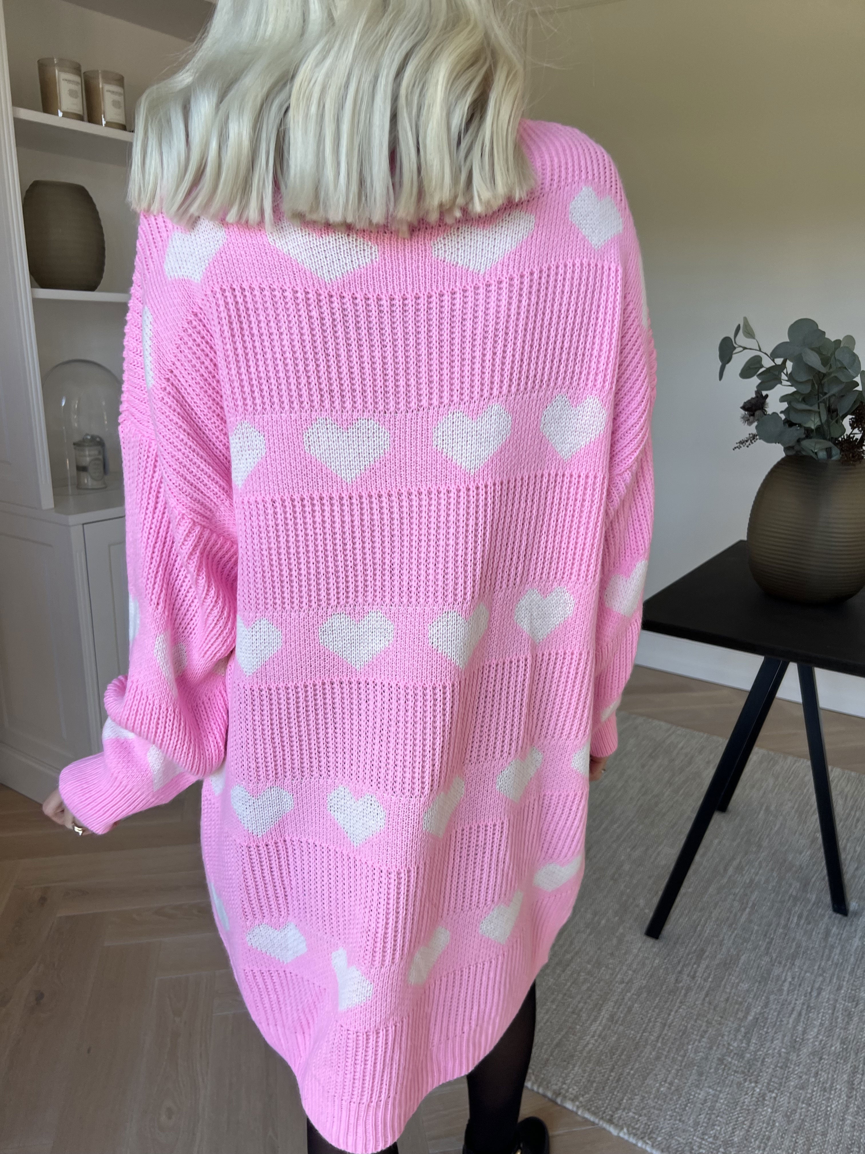 Jody - Stickad klänning med hjärtan och polokrage