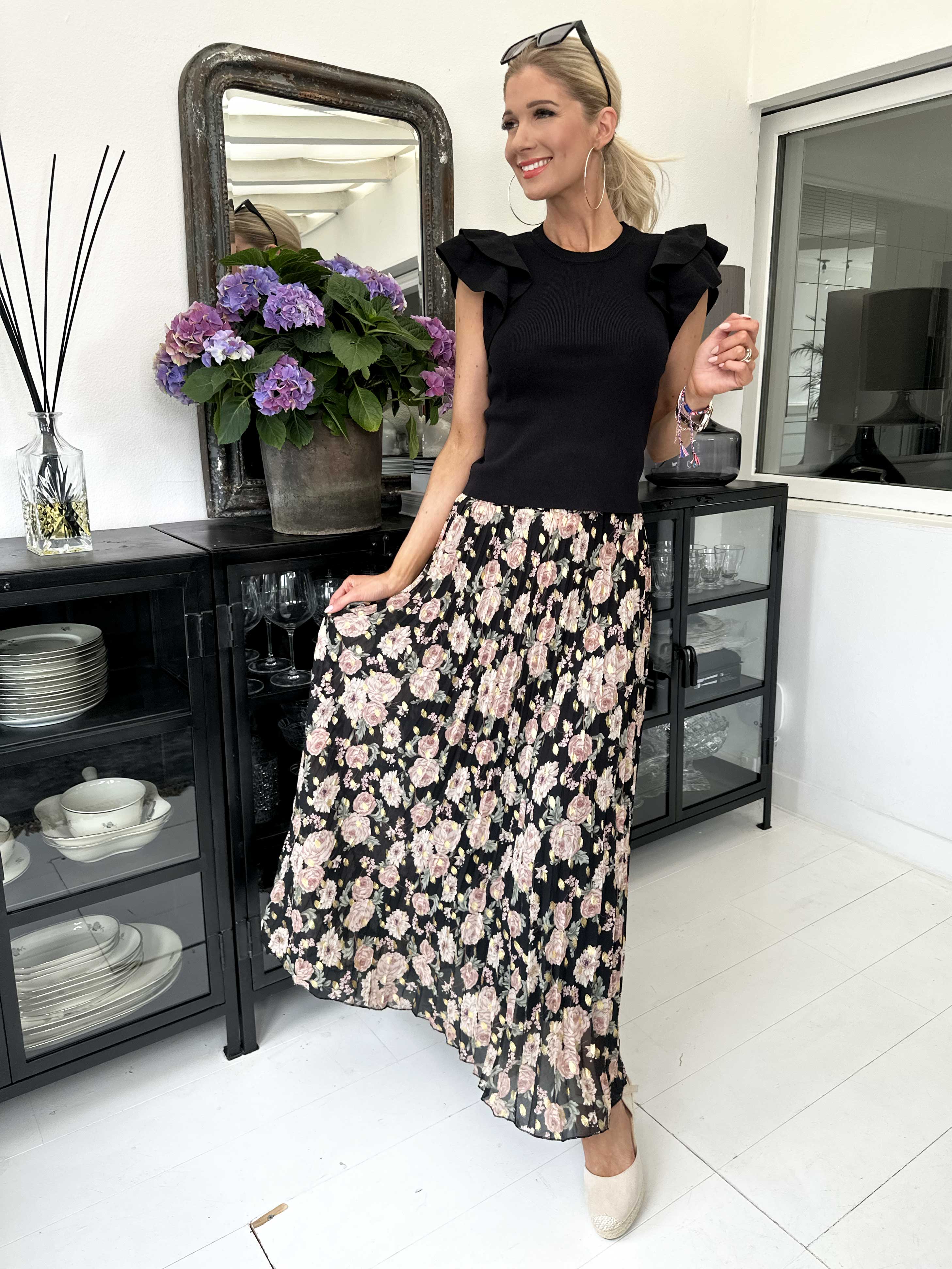 Josefine - Söt plisserad kjol med blommigt mönster