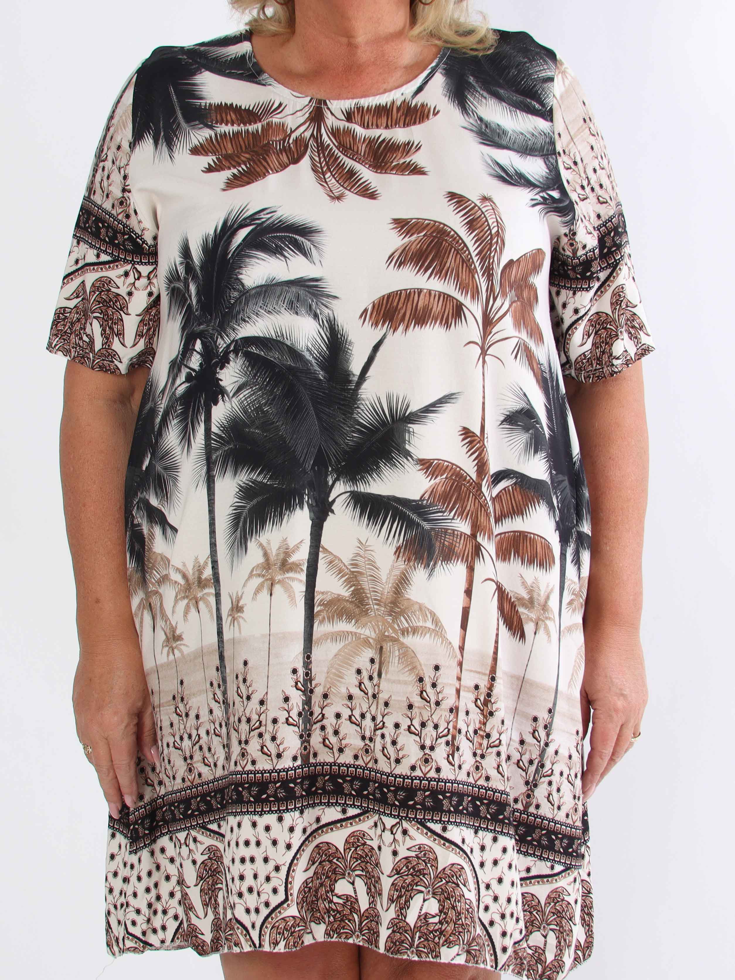 Julia - Sommarklänning i plusstorlek med palmer och mönster