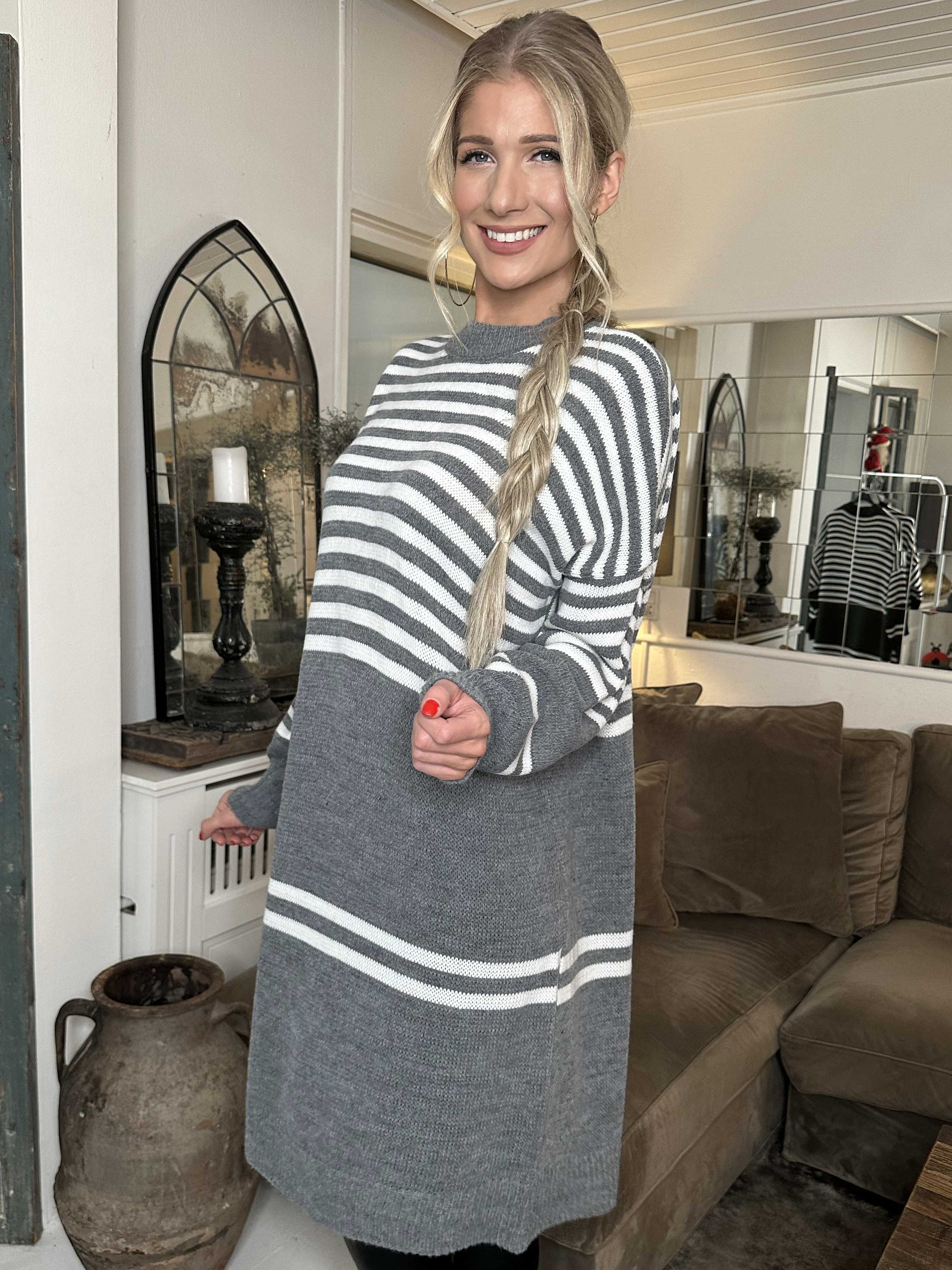 Julietta - Stickad klänning med ränder