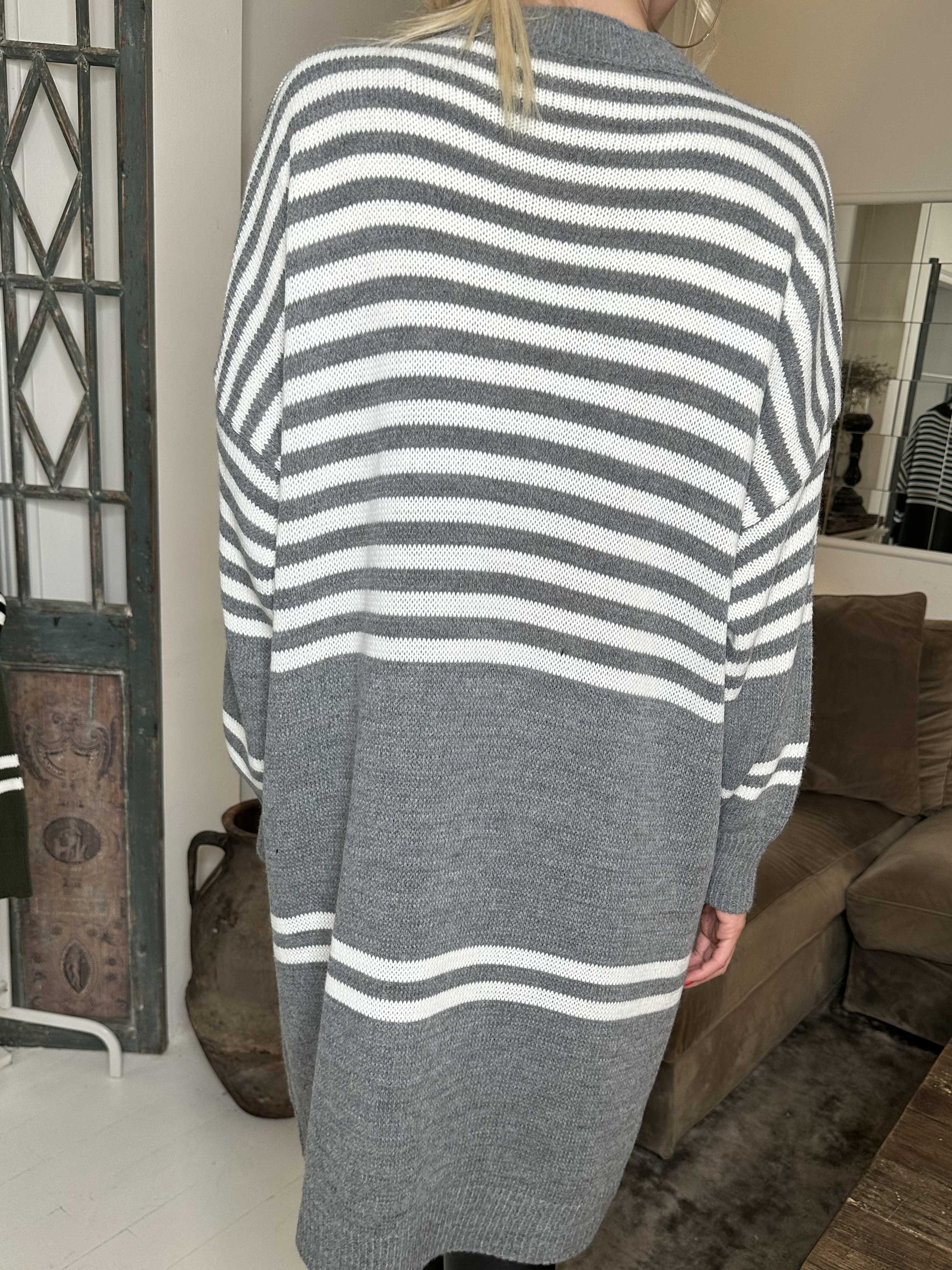 Julietta - Stickad klänning med ränder