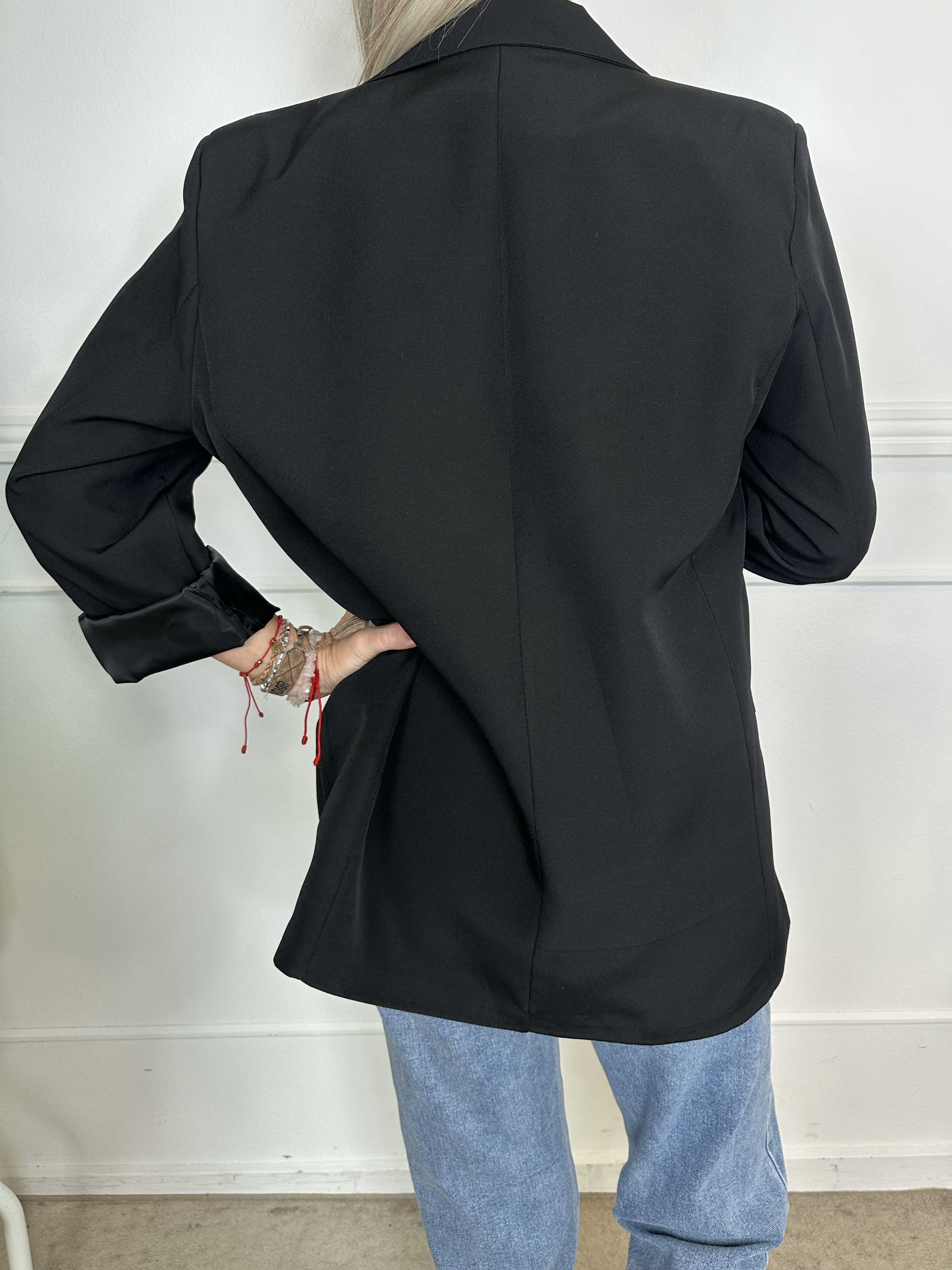 Kaisa - Färgglad och snygg kavaj med knappar