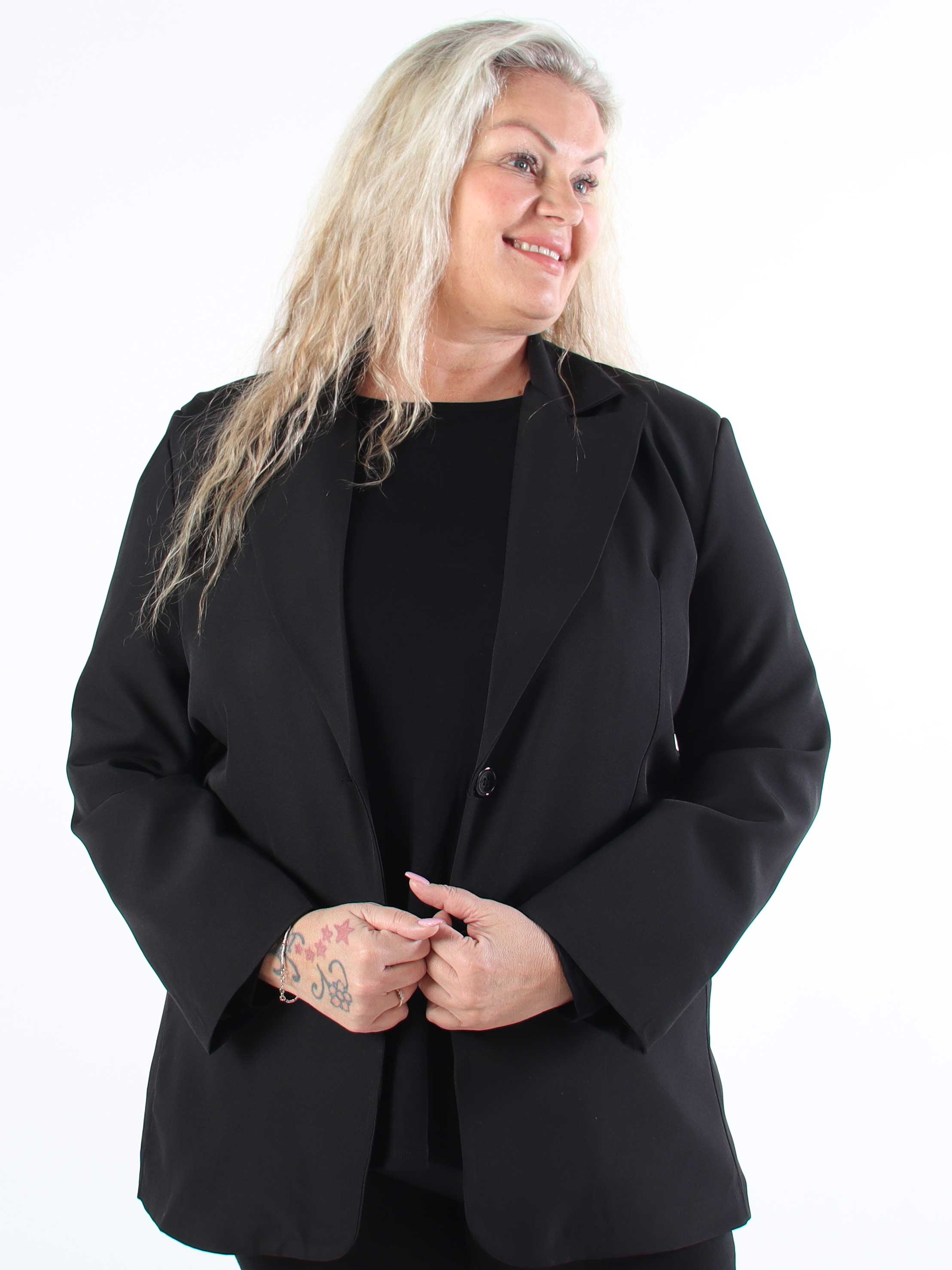 Kaisa - Färgglad och snygg kavaj med knappar