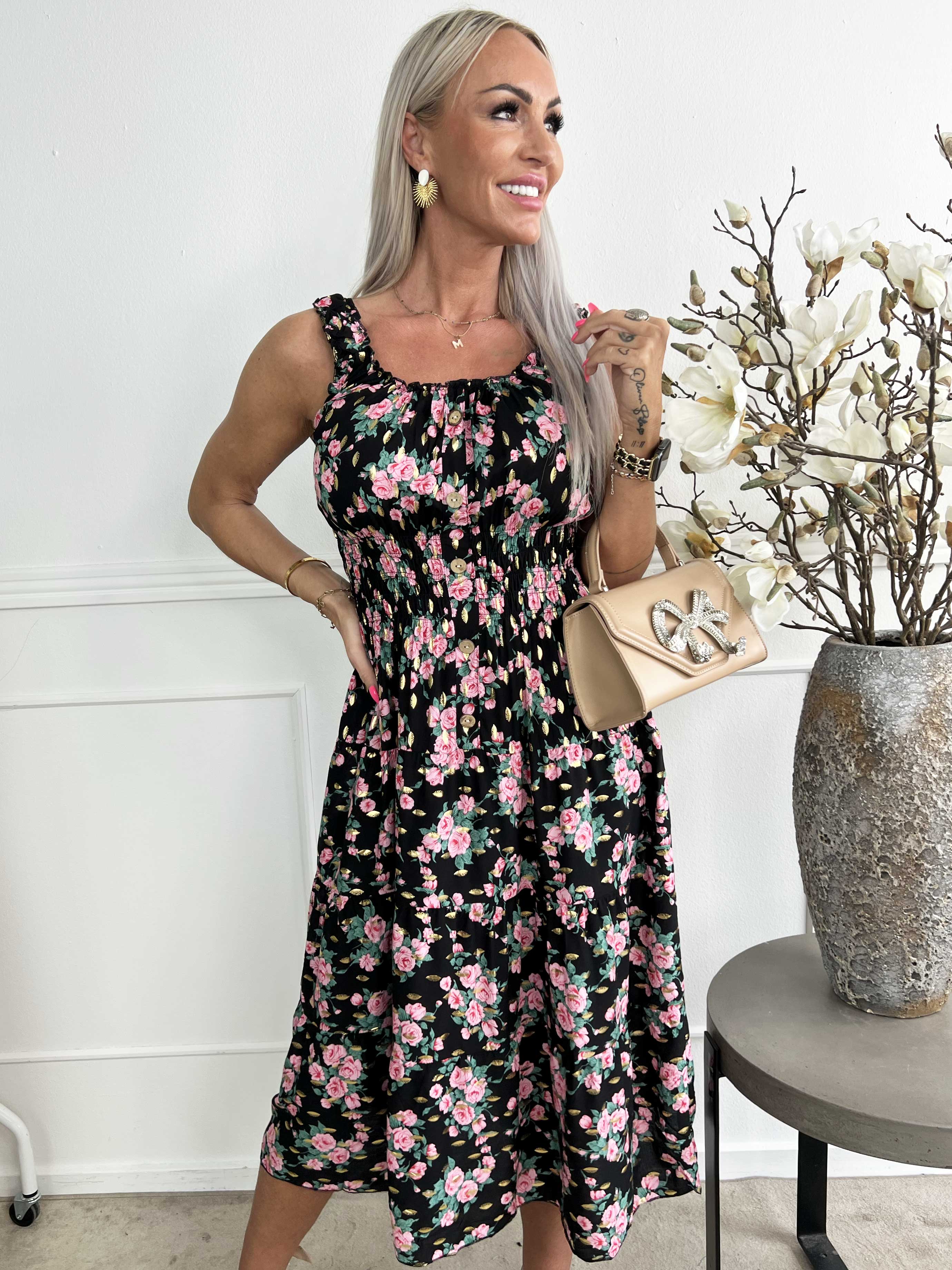 Kajsa - Söt bandklänning i viskos med rosmotiv och smock