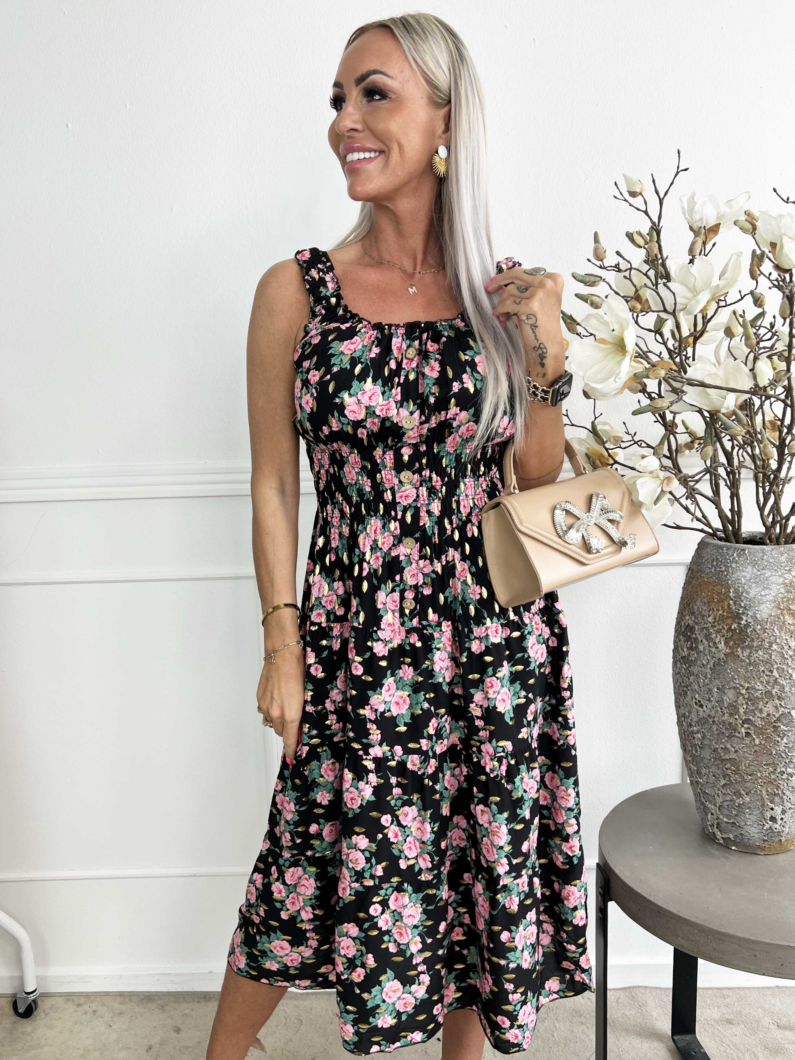 Kajsa - Söt bandklänning i viskos med rosmotiv och smock