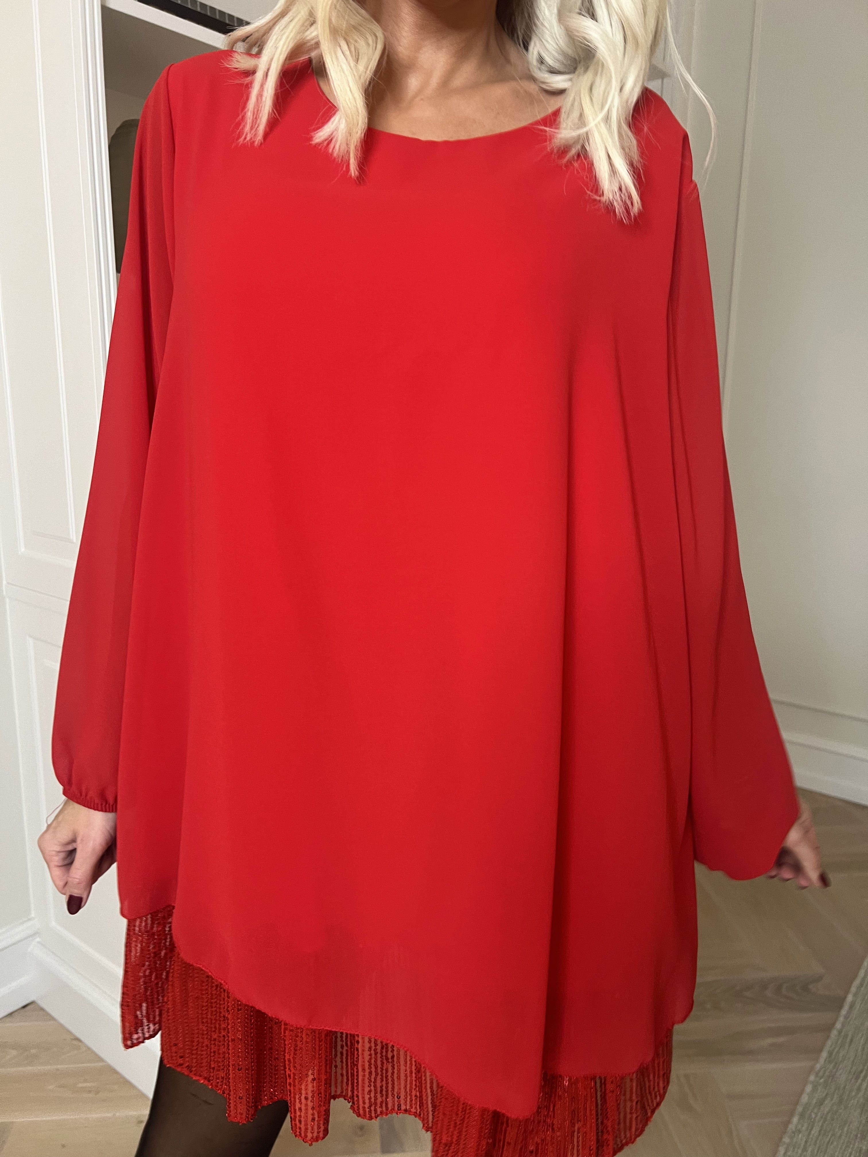 Kamilla - Festredo tunikaklänning med chiffonglager och paljetter